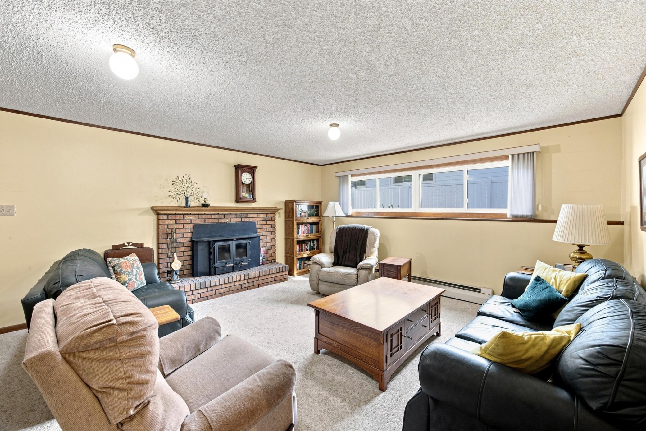 1965 single family home for sale at 2410 Evergreen Road N in Fargo, ND — 4 bed, 2 bath (photo 20 of 38)
