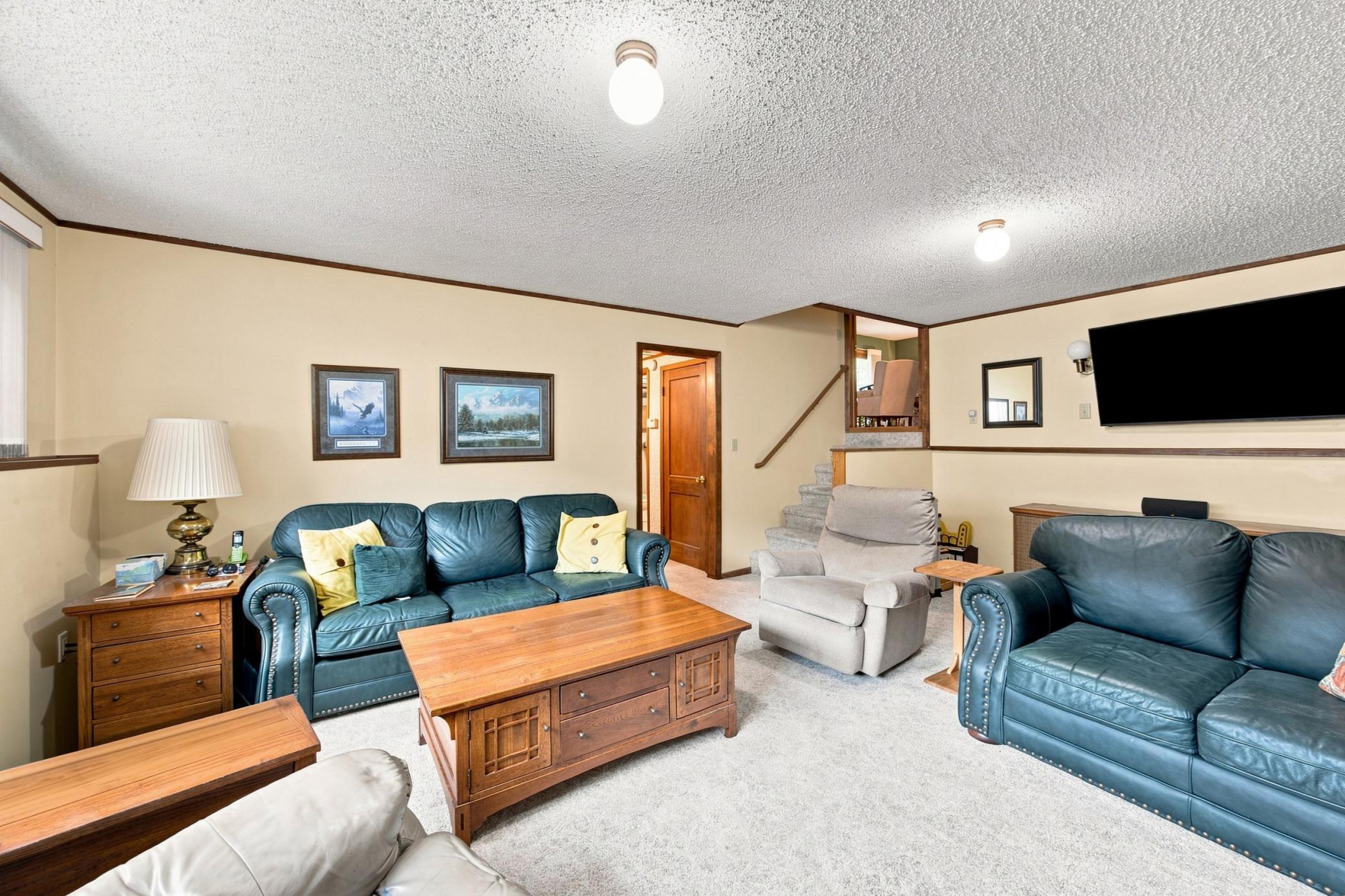 1965 single family home for sale at 2410 Evergreen Road N in Fargo, ND — 4 bed, 2 bath (photo 21 of 38)
