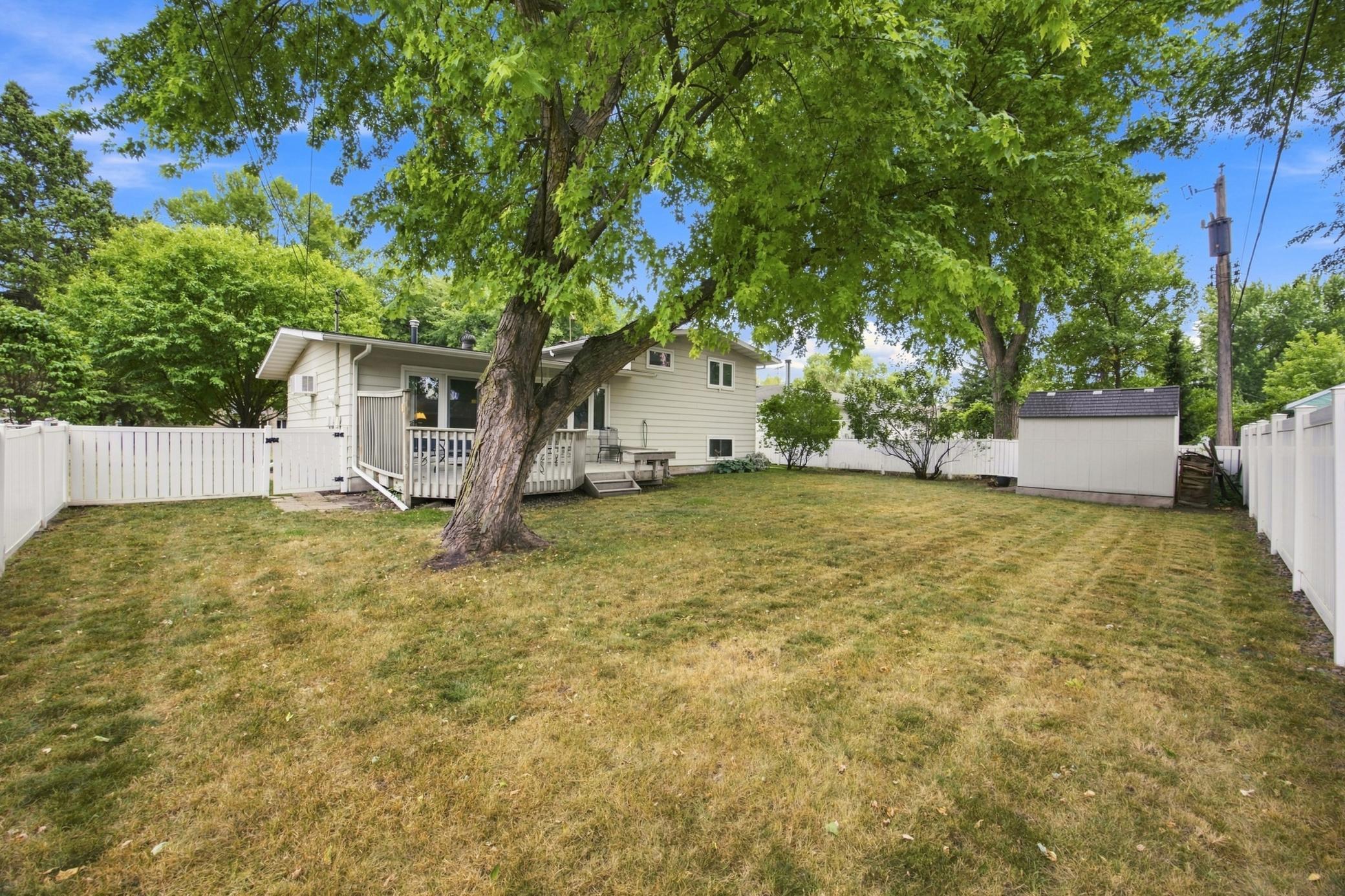 1965 single family home for sale at 2410 Evergreen Road N in Fargo, ND — 4 bed, 2 bath (photo 28 of 38)
