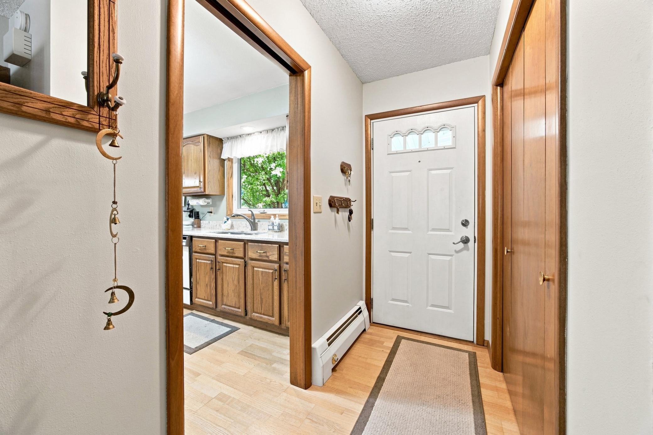 1965 single family home for sale at 2410 Evergreen Road N in Fargo, ND — 4 bed, 2 bath (photo 4 of 38)