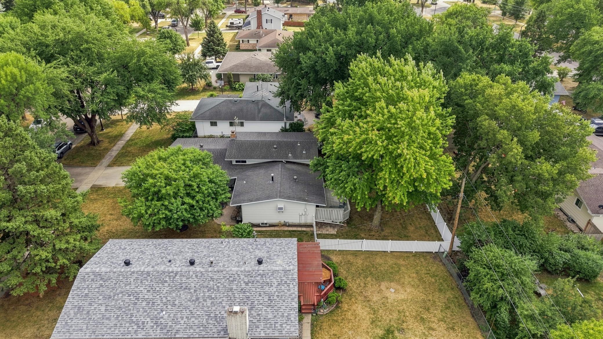 1965 single family home for sale at 2410 Evergreen Road N in Fargo, ND — 4 bed, 2 bath (photo 31 of 38)