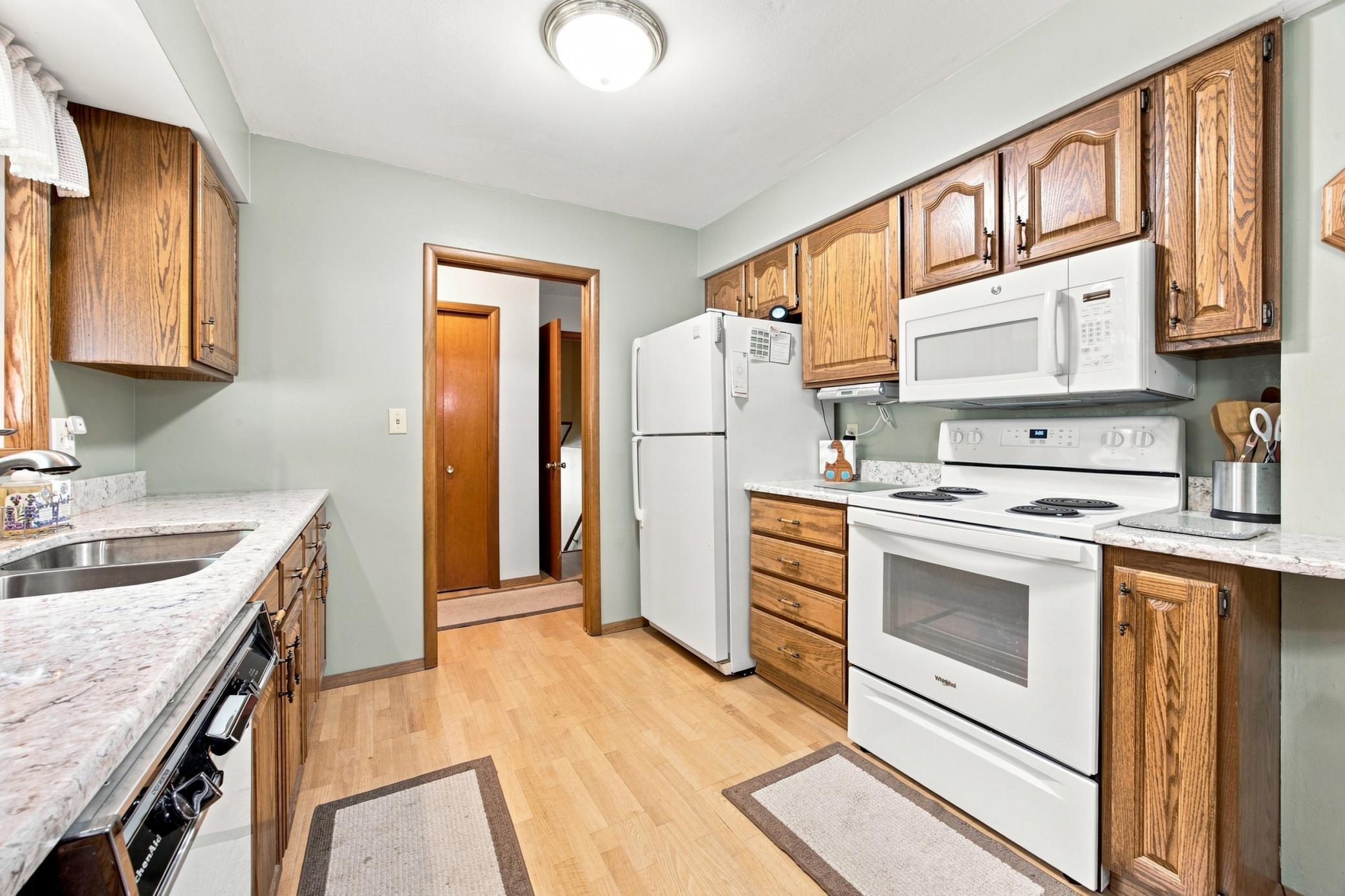 1965 single family home for sale at 2410 Evergreen Road N in Fargo, ND — 4 bed, 2 bath (photo 9 of 38)
