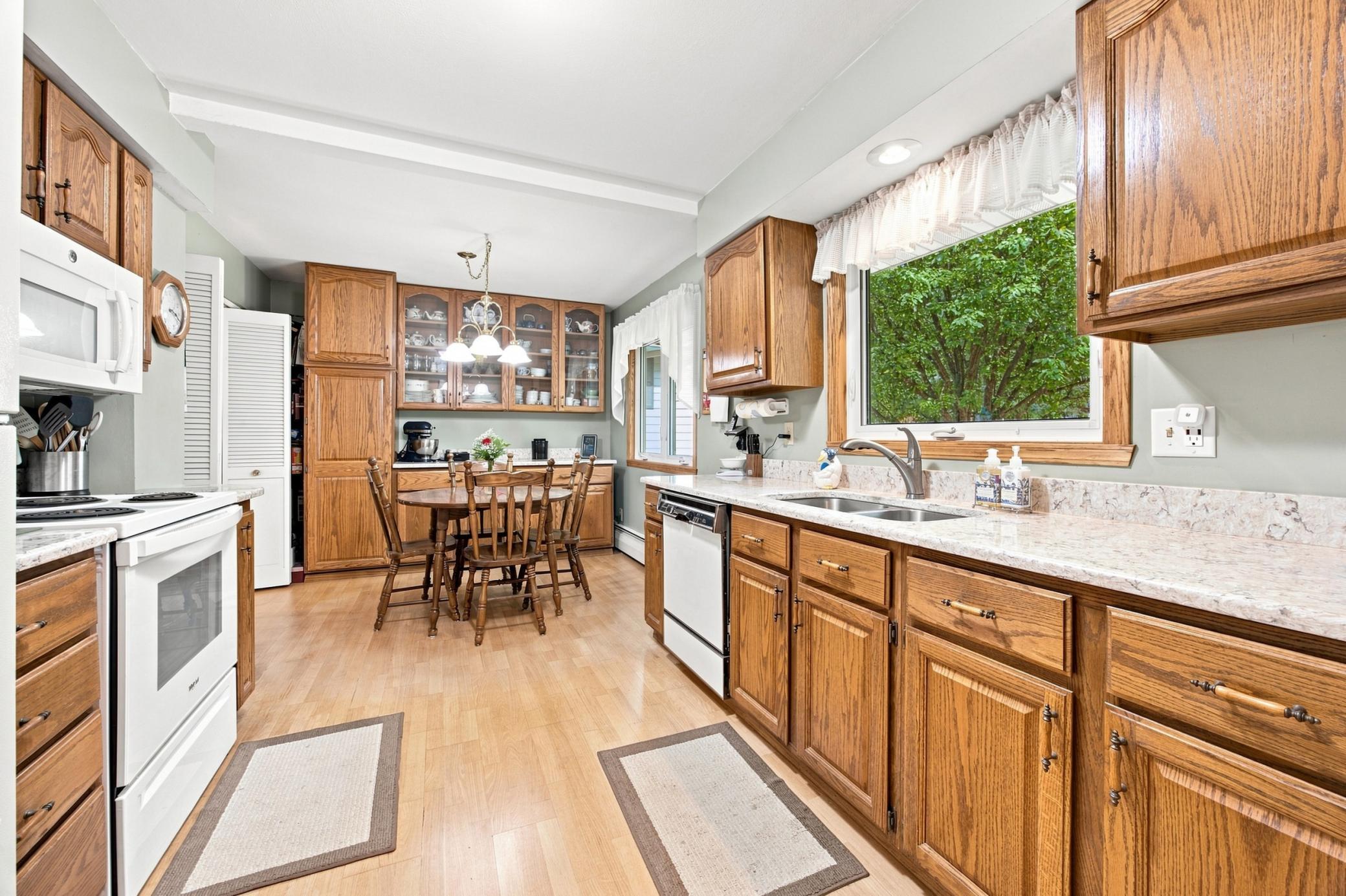 1965 single family home for sale at 2410 Evergreen Road N in Fargo, ND — 4 bed, 2 bath (photo 10 of 38)