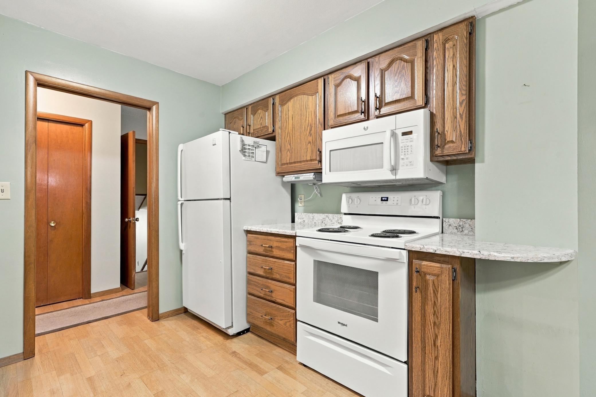 1965 single family home for sale at 2410 Evergreen Road N in Fargo, ND — 4 bed, 2 bath (photo 13 of 41)