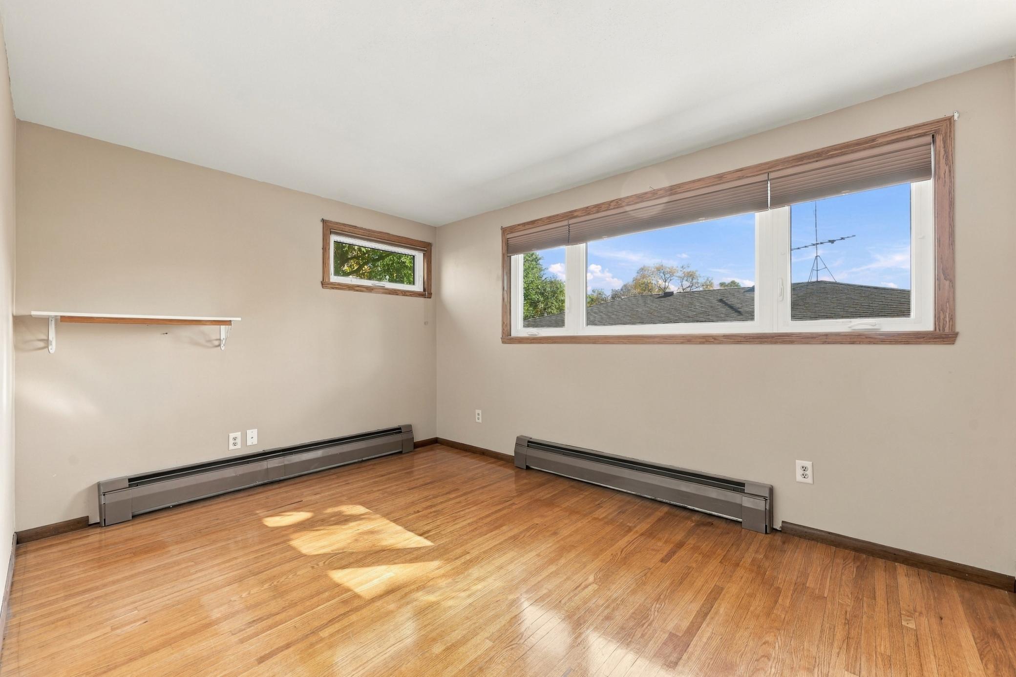 1965 single family home for sale at 2410 Evergreen Road N in Fargo, ND — 4 bed, 2 bath (photo 16 of 41)