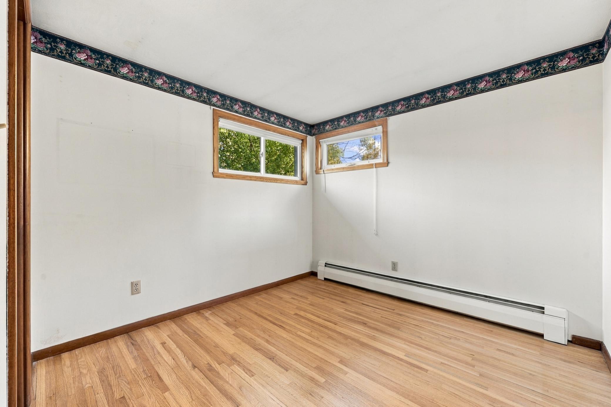 1965 single family home for sale at 2410 Evergreen Road N in Fargo, ND — 4 bed, 2 bath (photo 18 of 41)