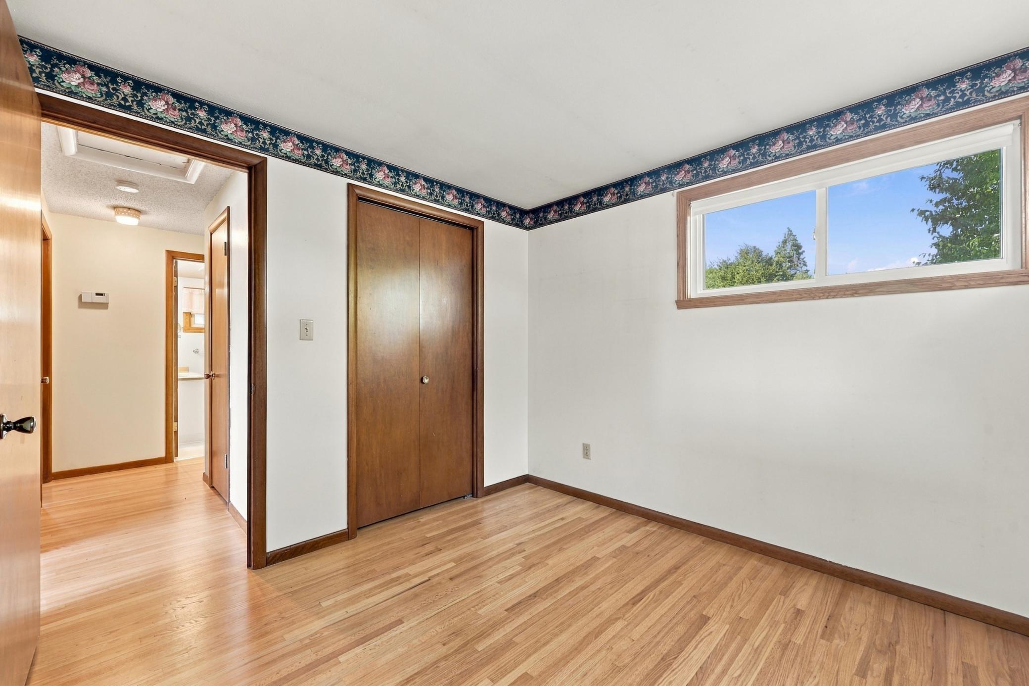 1965 single family home for sale at 2410 Evergreen Road N in Fargo, ND — 4 bed, 2 bath (photo 19 of 41)