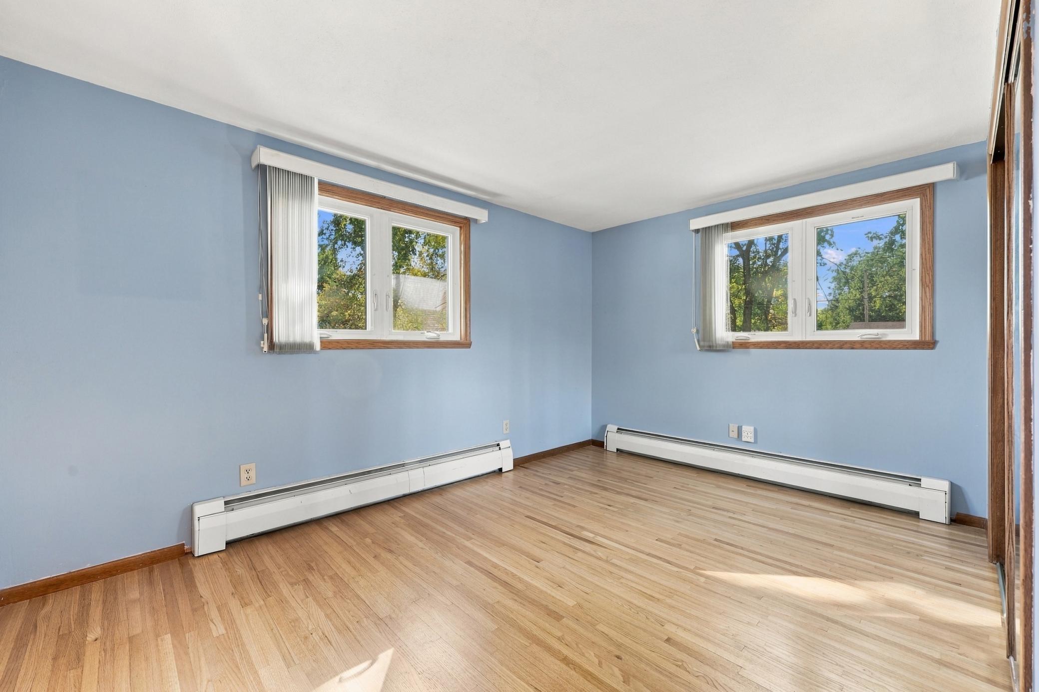 1965 single family home for sale at 2410 Evergreen Road N in Fargo, ND — 4 bed, 2 bath (photo 20 of 41)