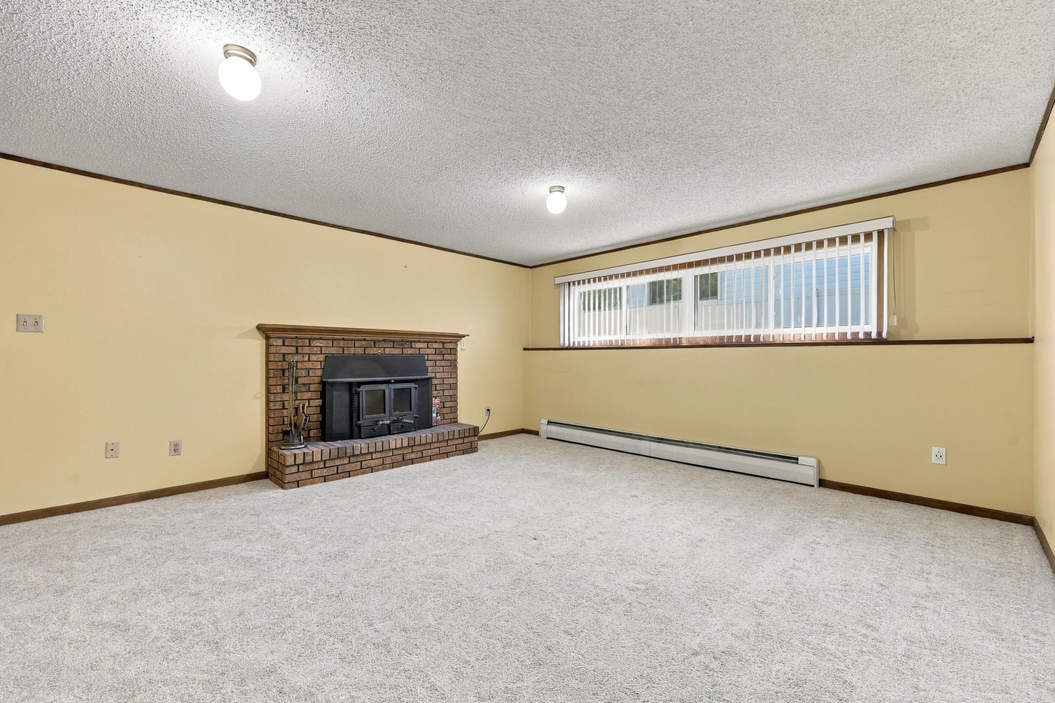 1965 single family home for sale at 2410 Evergreen Road N in Fargo, ND — 4 bed, 2 bath (photo 24 of 41)