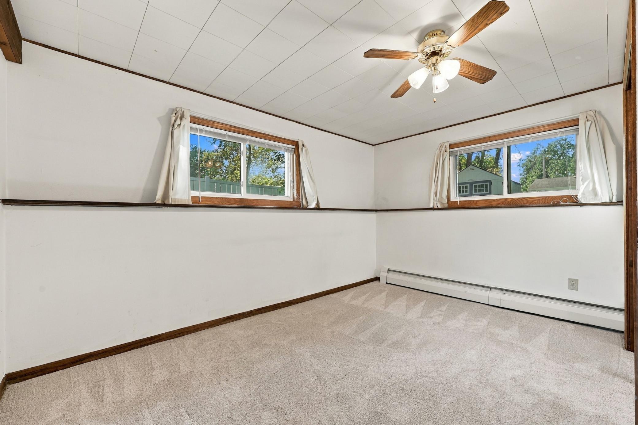 1965 single family home for sale at 2410 Evergreen Road N in Fargo, ND — 4 bed, 2 bath (photo 27 of 41)