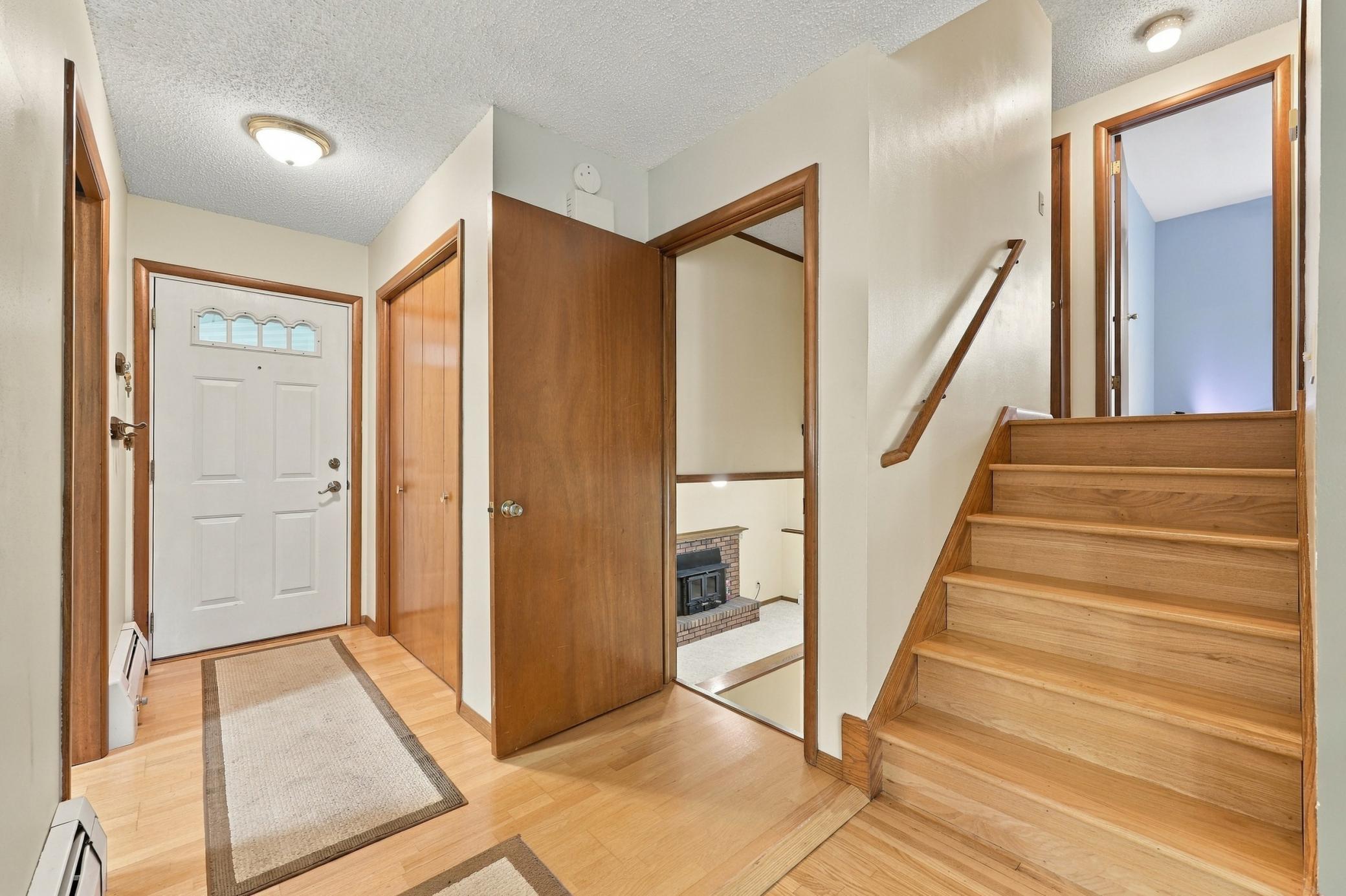 1965 single family home for sale at 2410 Evergreen Road N in Fargo, ND — 4 bed, 2 bath (photo 4 of 41)