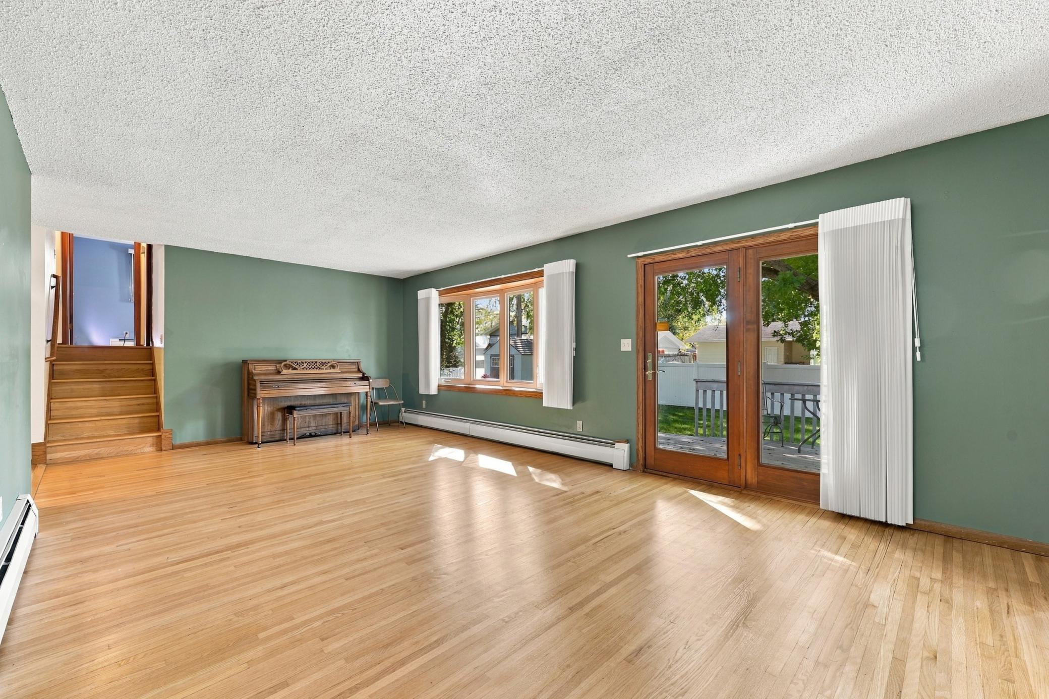 1965 single family home for sale at 2410 Evergreen Road N in Fargo, ND — 4 bed, 2 bath (photo 7 of 41)