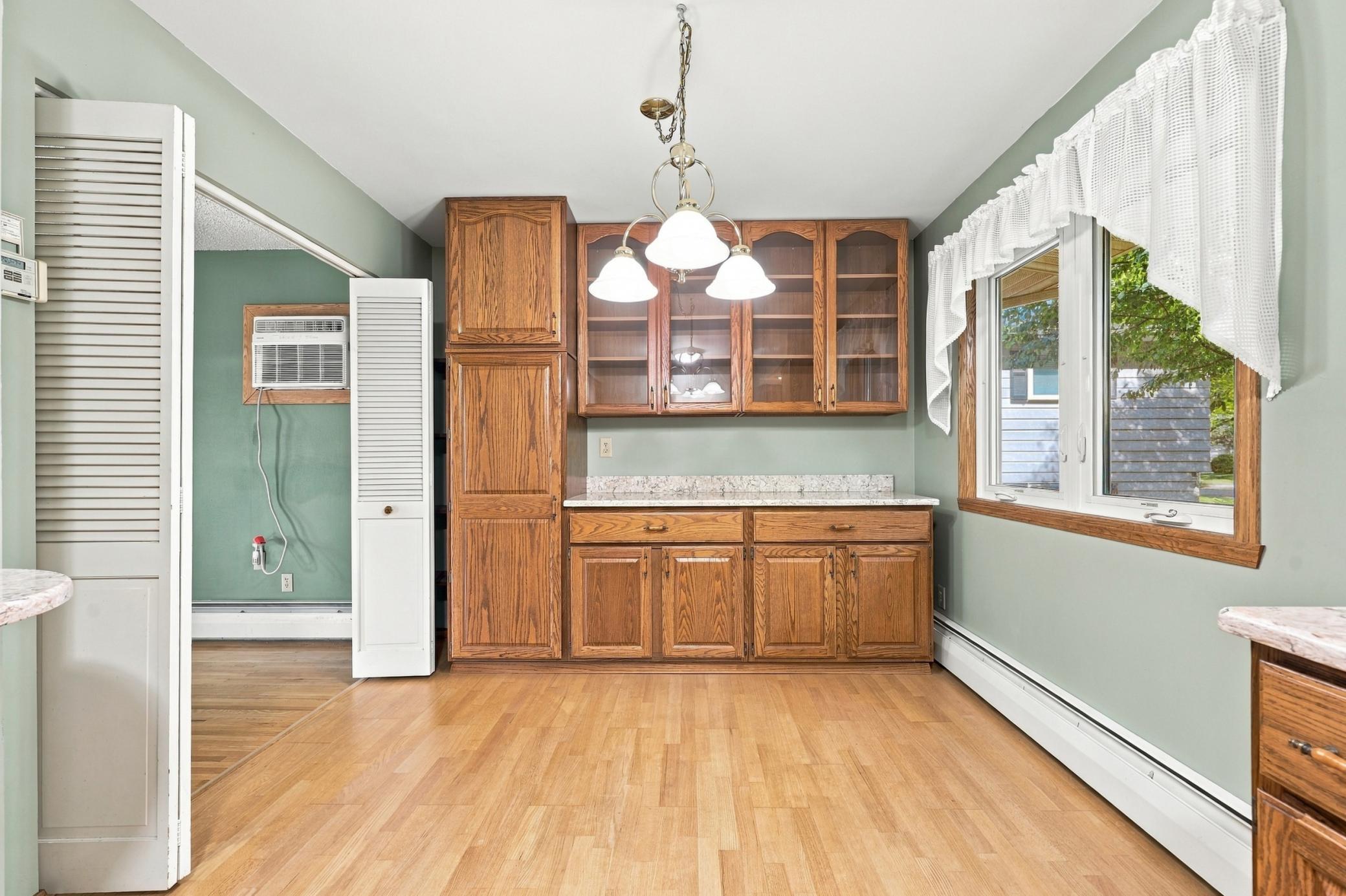 1965 single family home for sale at 2410 Evergreen Road N in Fargo, ND — 4 bed, 2 bath (photo 9 of 41)