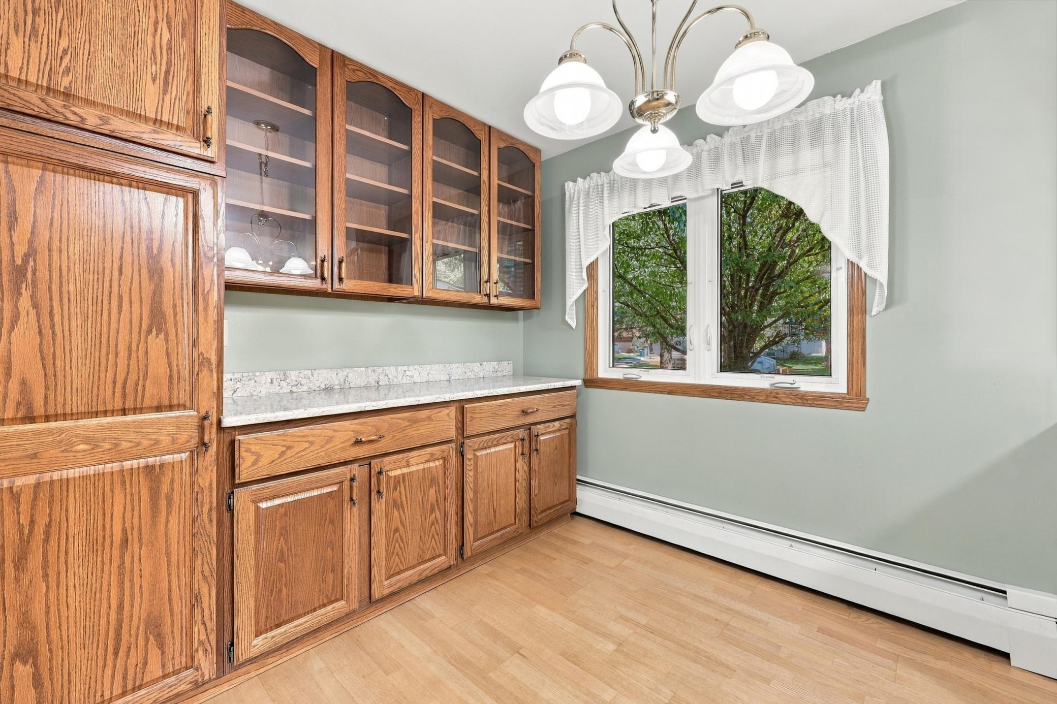 1965 single family home for sale at 2410 Evergreen Road N in Fargo, ND — 4 bed, 2 bath (photo 10 of 41)