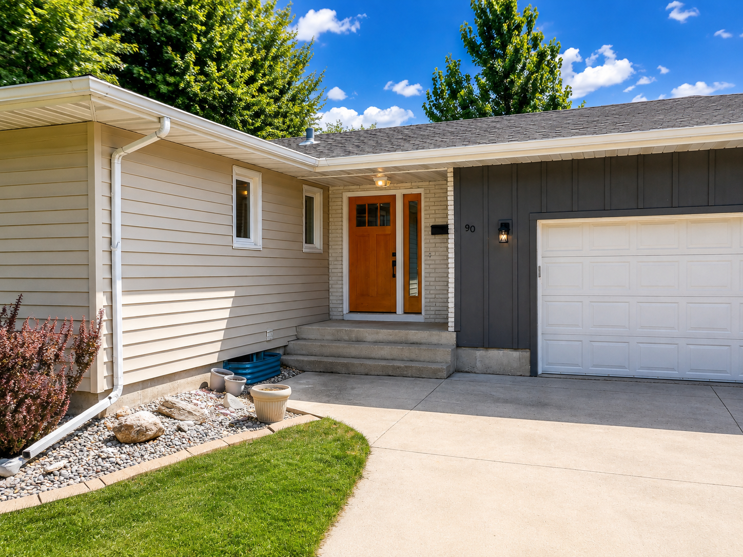 1970 single family home for sale at 90 Forest Avenue N in Fargo, ND — 3 bed, 2 bath (photo 2 of 35)