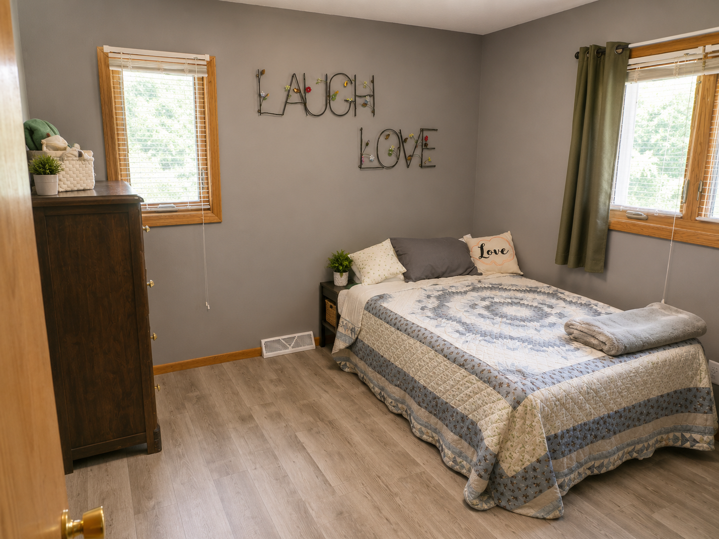 1970 single family home for sale at 90 Forest Avenue N in Fargo, ND — 3 bed, 2 bath (photo 18 of 35)