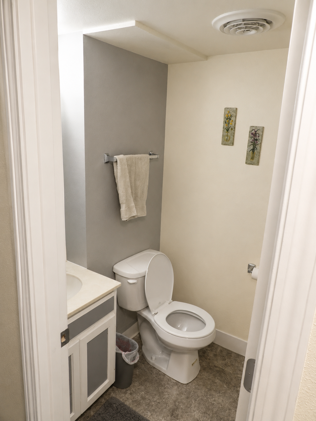 1970 single family home for sale at 90 Forest Avenue N in Fargo, ND — 3 bed, 2 bath (photo 27 of 35)