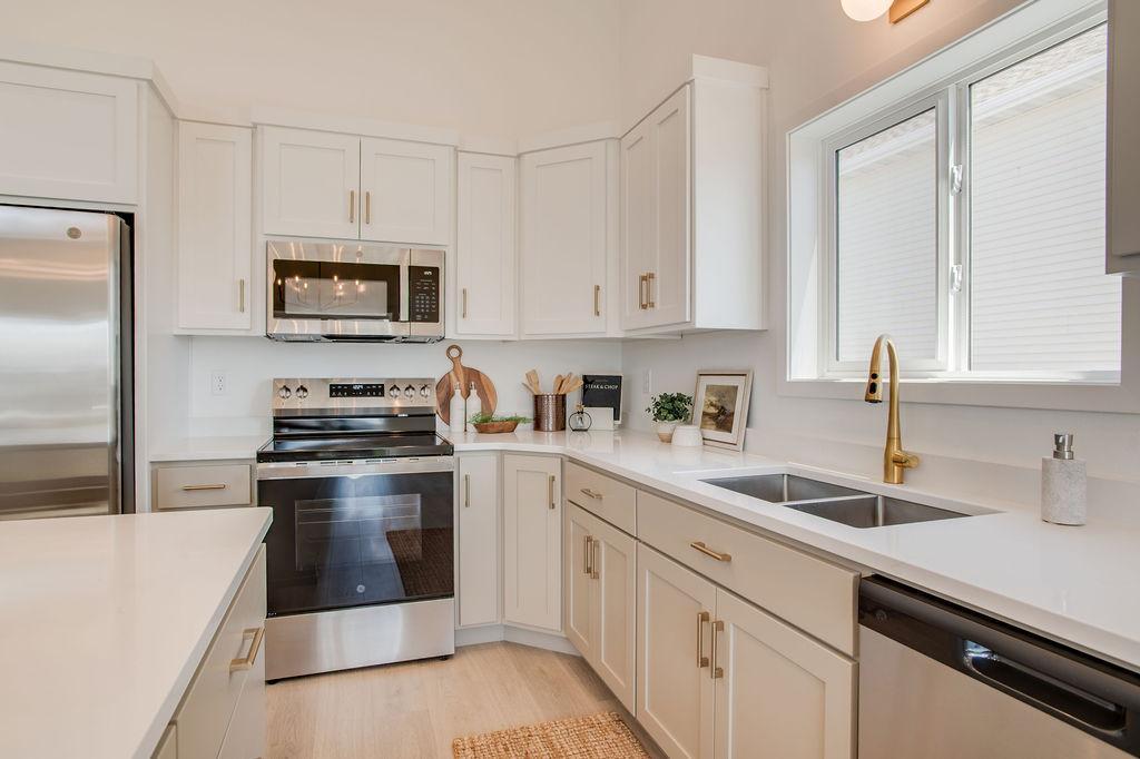 2026 single family home for sale at 2517 36th Avenue S in Moorhead, MN — 3 bed, 3 bath (photo 17 of 37)