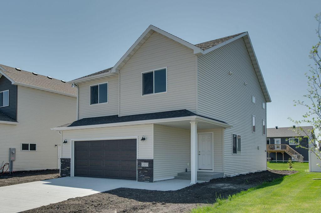 2026 single family home for sale at 2517 36th Avenue S in Moorhead, MN — 3 bed, 3 bath (photo 3 of 37)