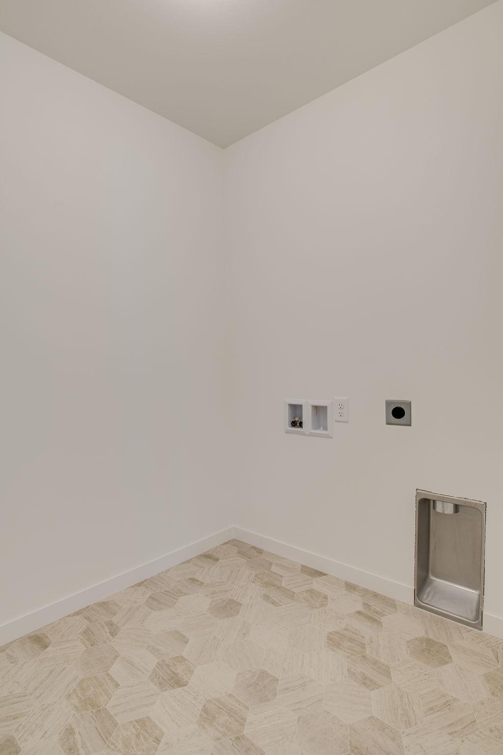 2026 single family home for sale at 2517 36th Avenue S in Moorhead, MN — 3 bed, 3 bath (photo 27 of 37)