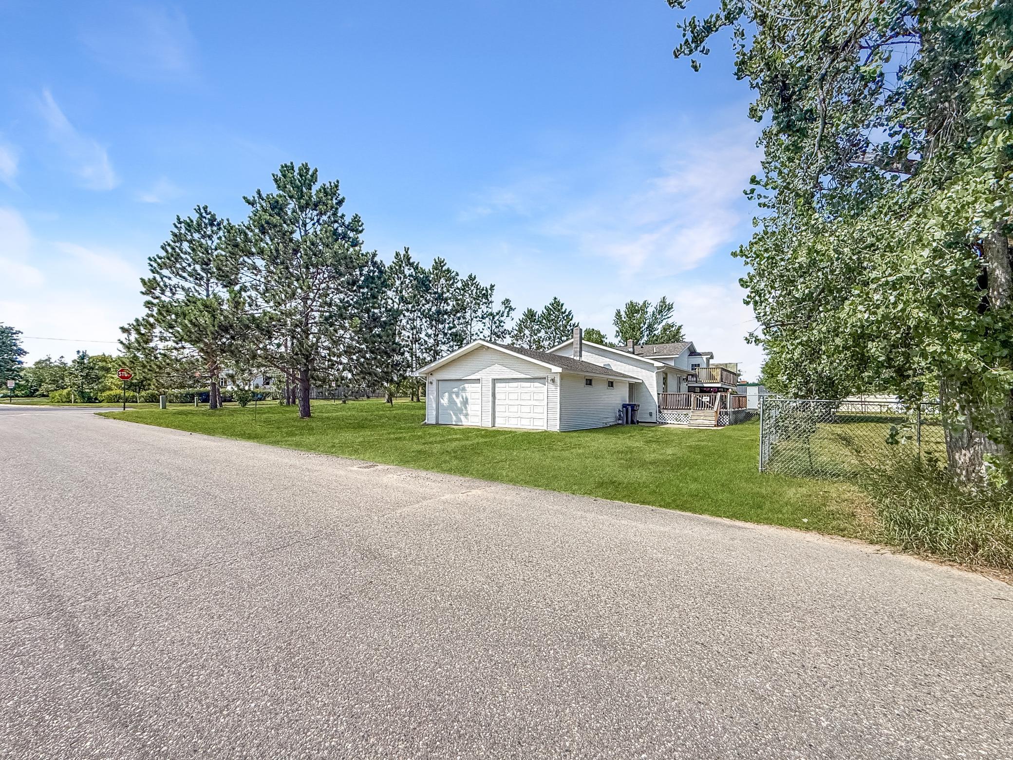 1982 single family home for sale at 1839 3rd Street SE in Bemidji, MN — 5 bed, 2 bath (photo 30 of 40)