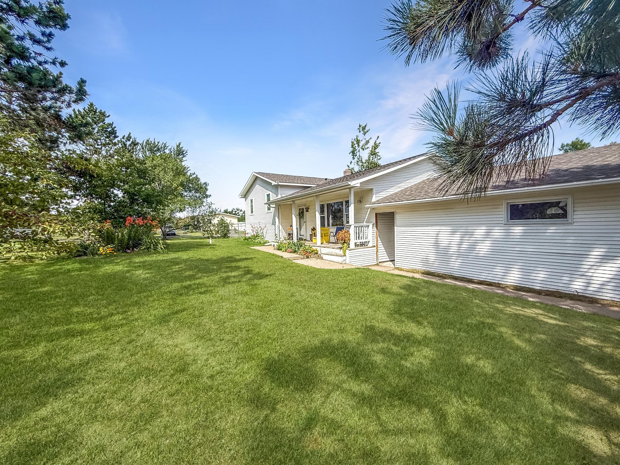 1982 single family home for sale at 1839 3rd Street SE in Bemidji, MN — 5 bed, 2 bath (photo 31 of 40)