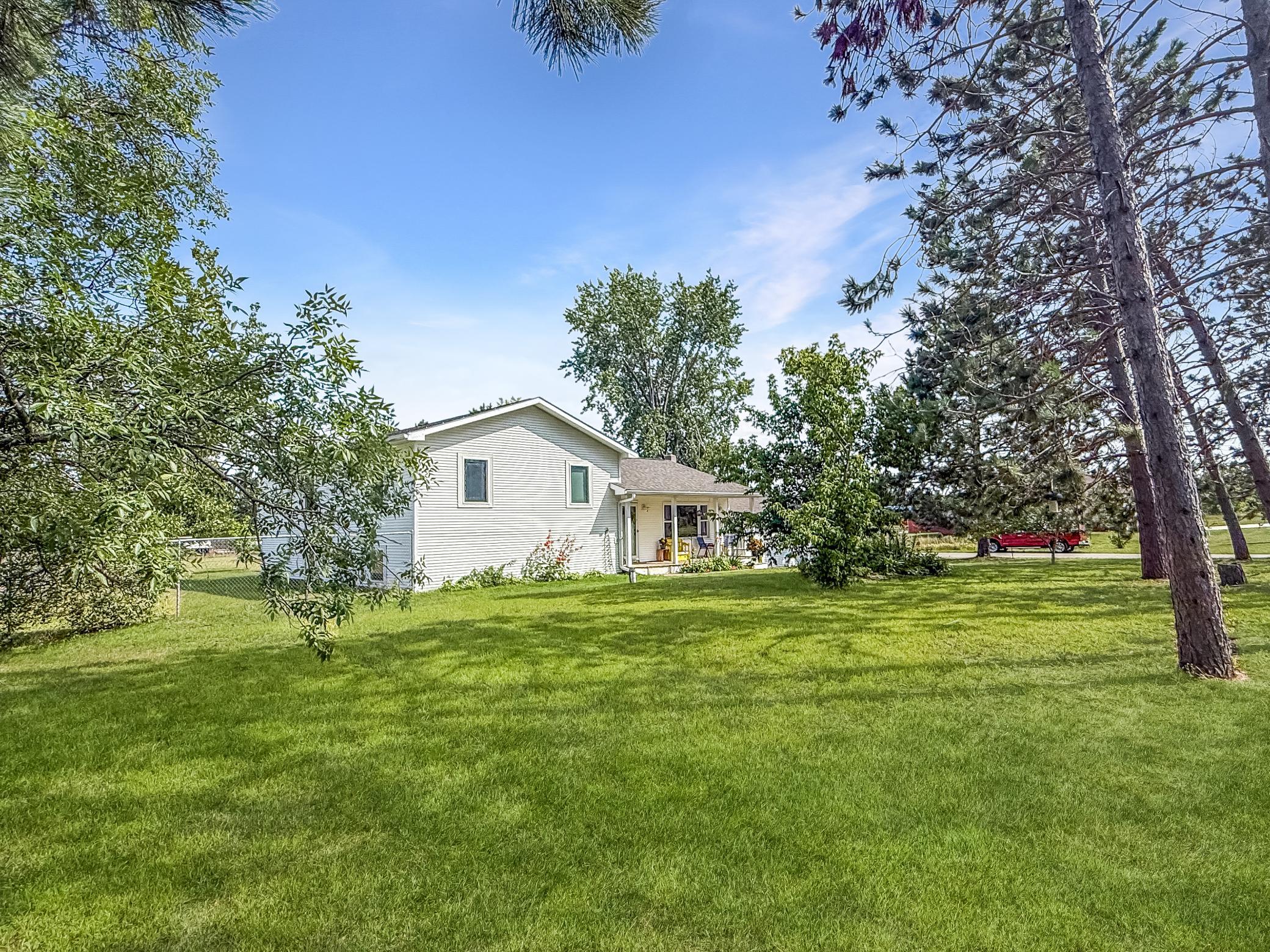 1982 single family home for sale at 1839 3rd Street SE in Bemidji, MN — 5 bed, 2 bath (photo 32 of 40)