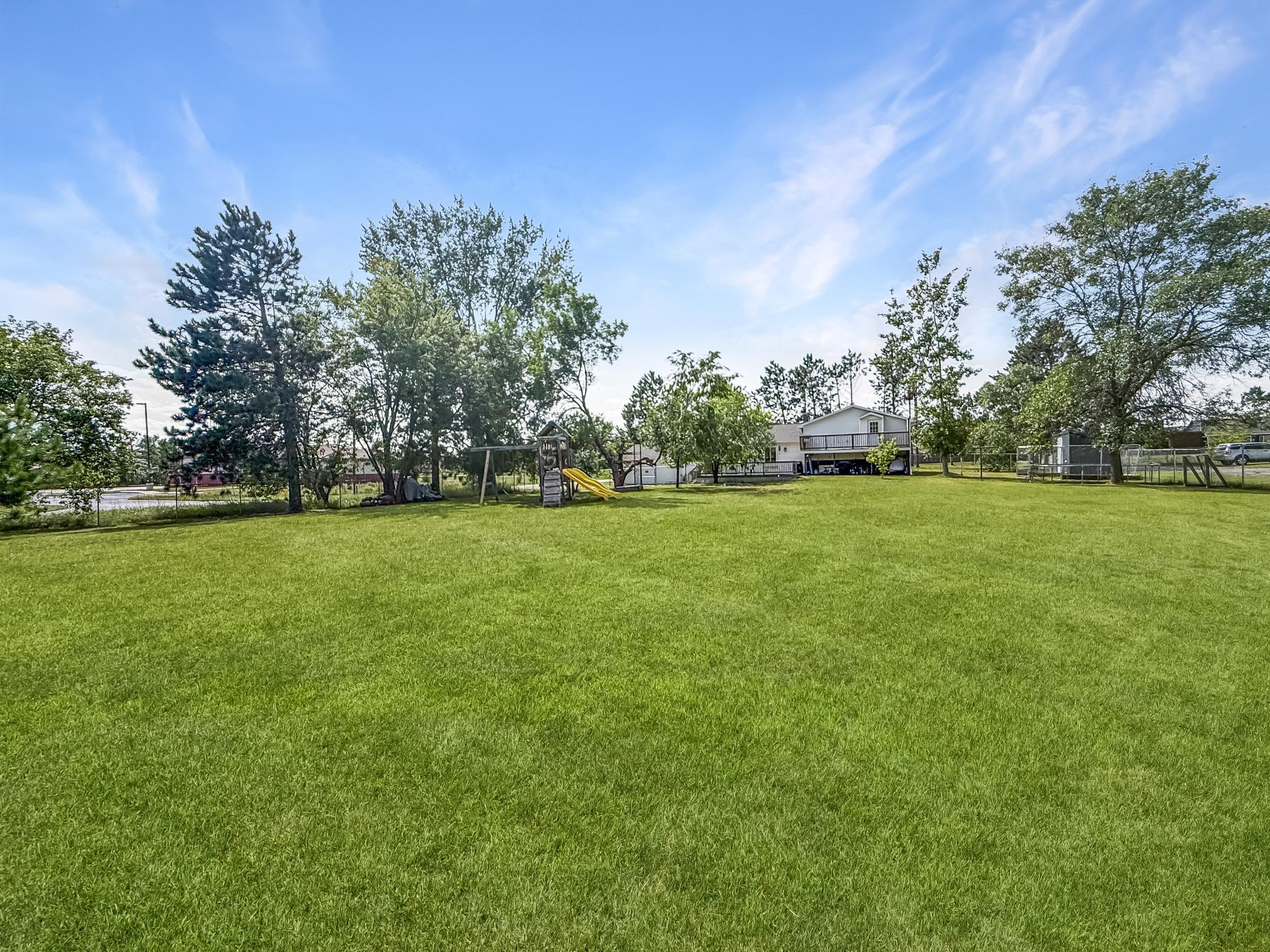 1982 single family home for sale at 1839 3rd Street SE in Bemidji, MN — 5 bed, 2 bath (photo 33 of 40)