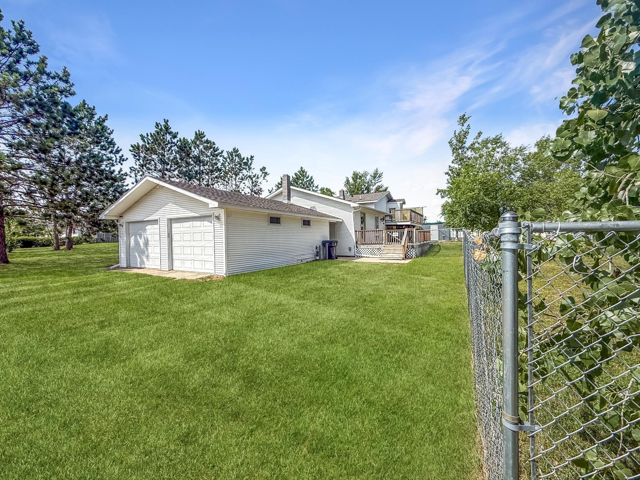 1982 single family home for sale at 1839 3rd Street SE in Bemidji, MN — 5 bed, 2 bath (photo 35 of 40)