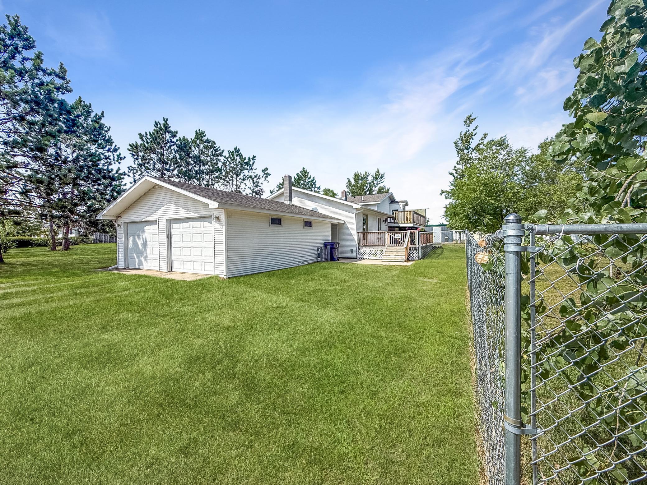 1982 single family home for sale at 1839 3rd Street SE in Bemidji, MN — 5 bed, 2 bath (photo 38 of 40)
