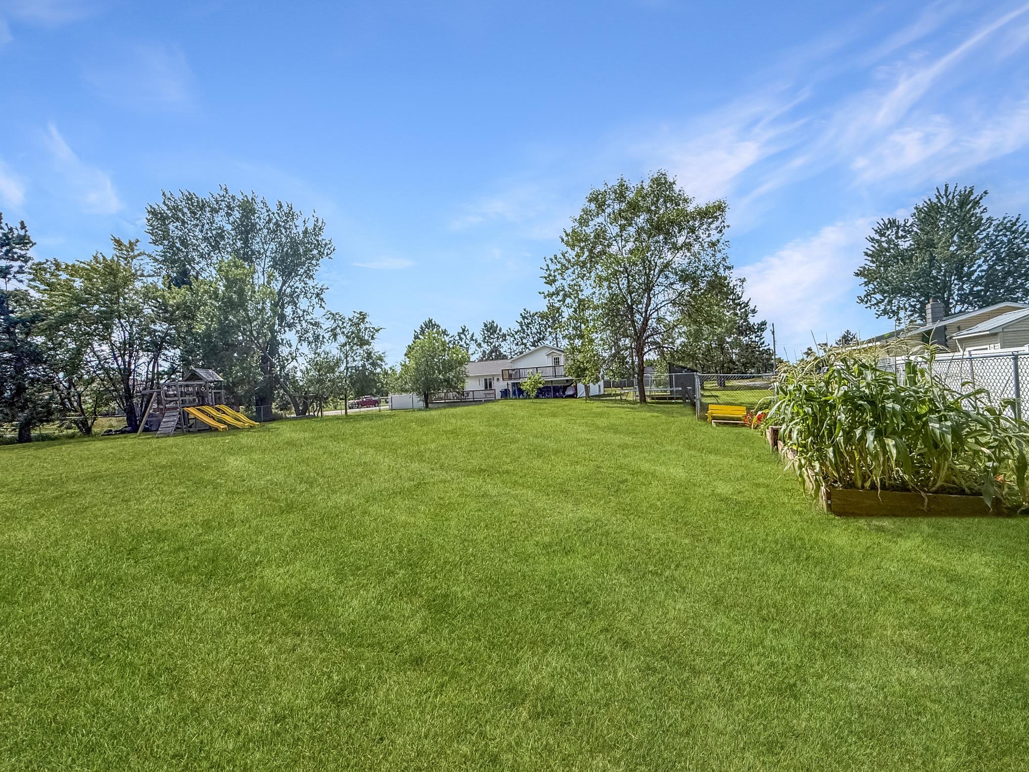 1982 single family home for sale at 1839 3rd Street SE in Bemidji, MN — 5 bed, 2 bath (photo 39 of 40)