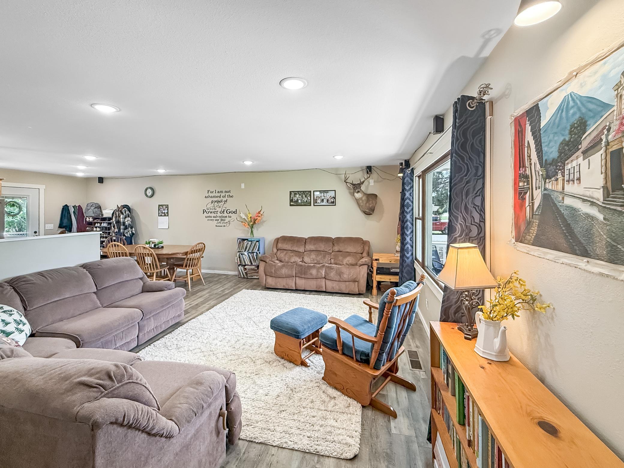 1982 single family home for sale at 1839 3rd Street SE in Bemidji, MN — 5 bed, 2 bath (photo 7 of 40)