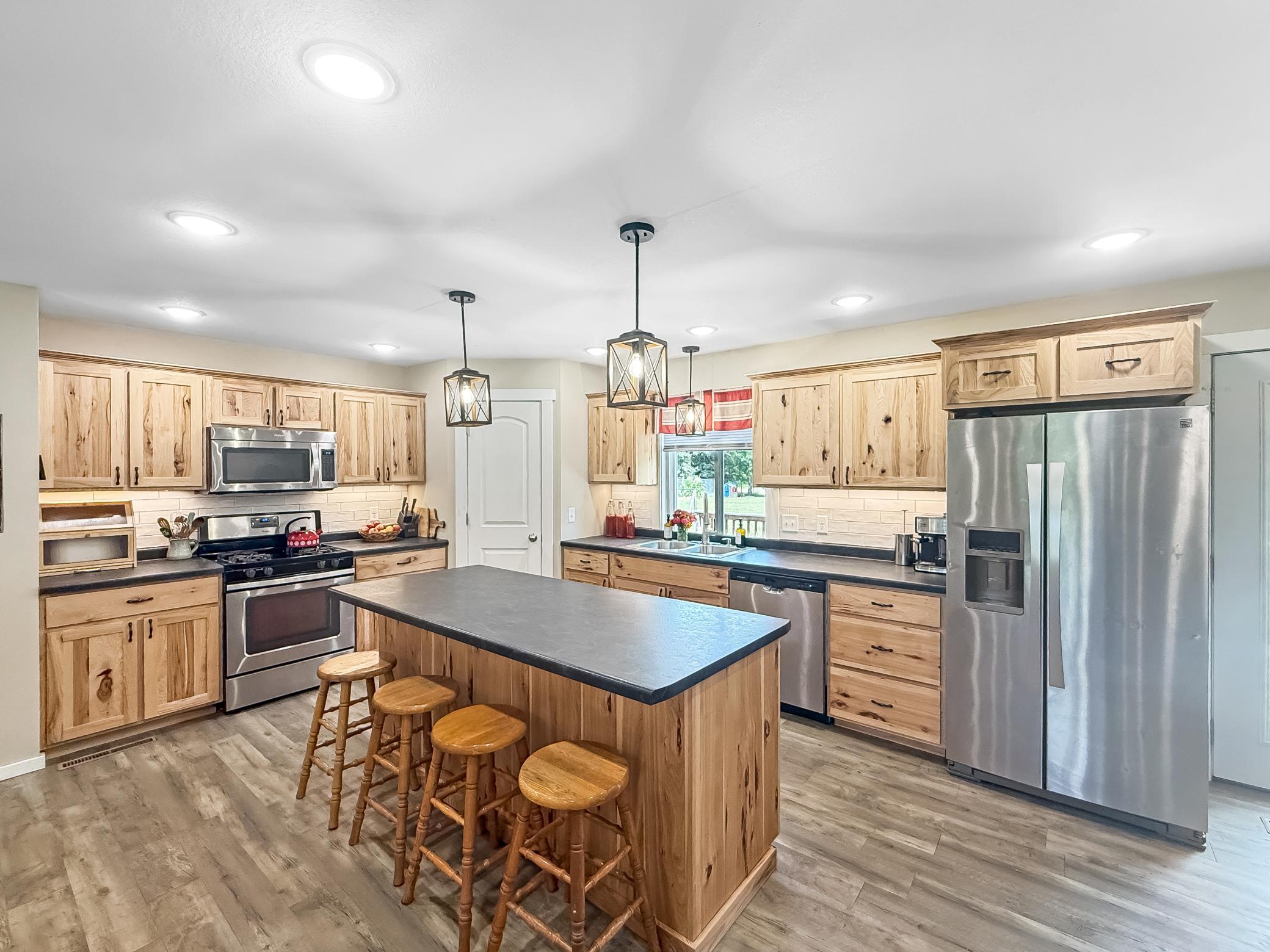1982 single family home for sale at 1839 3rd Street SE in Bemidji, MN — 5 bed, 2 bath (photo 10 of 40)