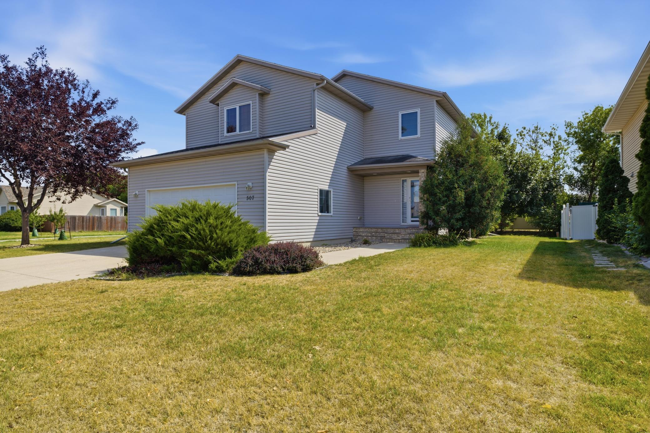 2003 single family home for sale at 507 19th Avenue W in West Fargo, ND — 3 bed, 3 bath (photo 2 of 68)