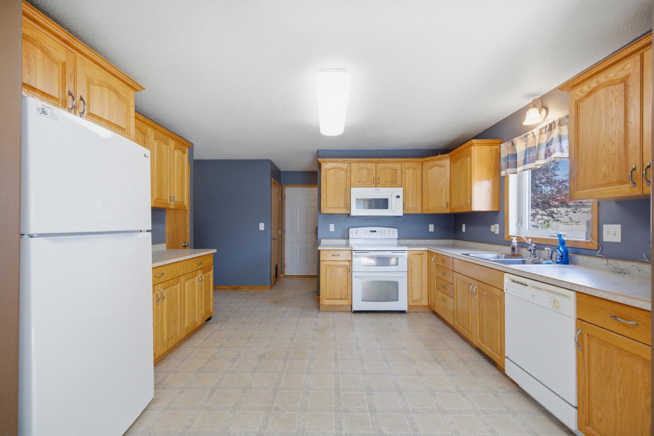 2003 single family home for sale at 507 19th Avenue W in West Fargo, ND — 3 bed, 3 bath (photo 14 of 68)