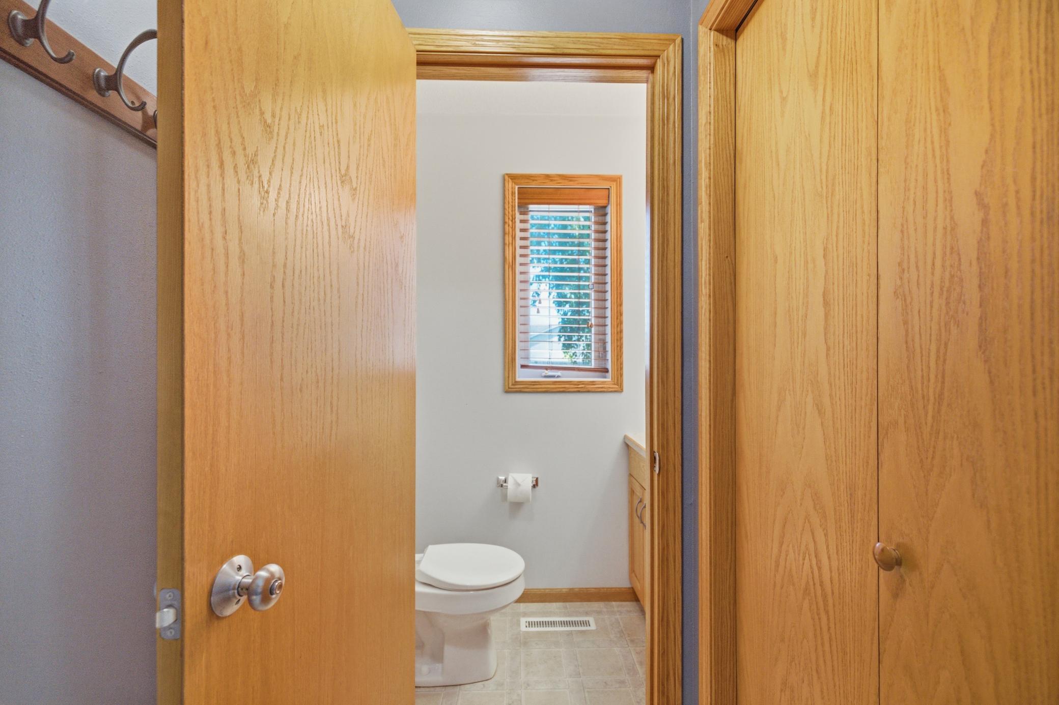 2003 single family home for sale at 507 19th Avenue W in West Fargo, ND — 3 bed, 3 bath (photo 19 of 68)