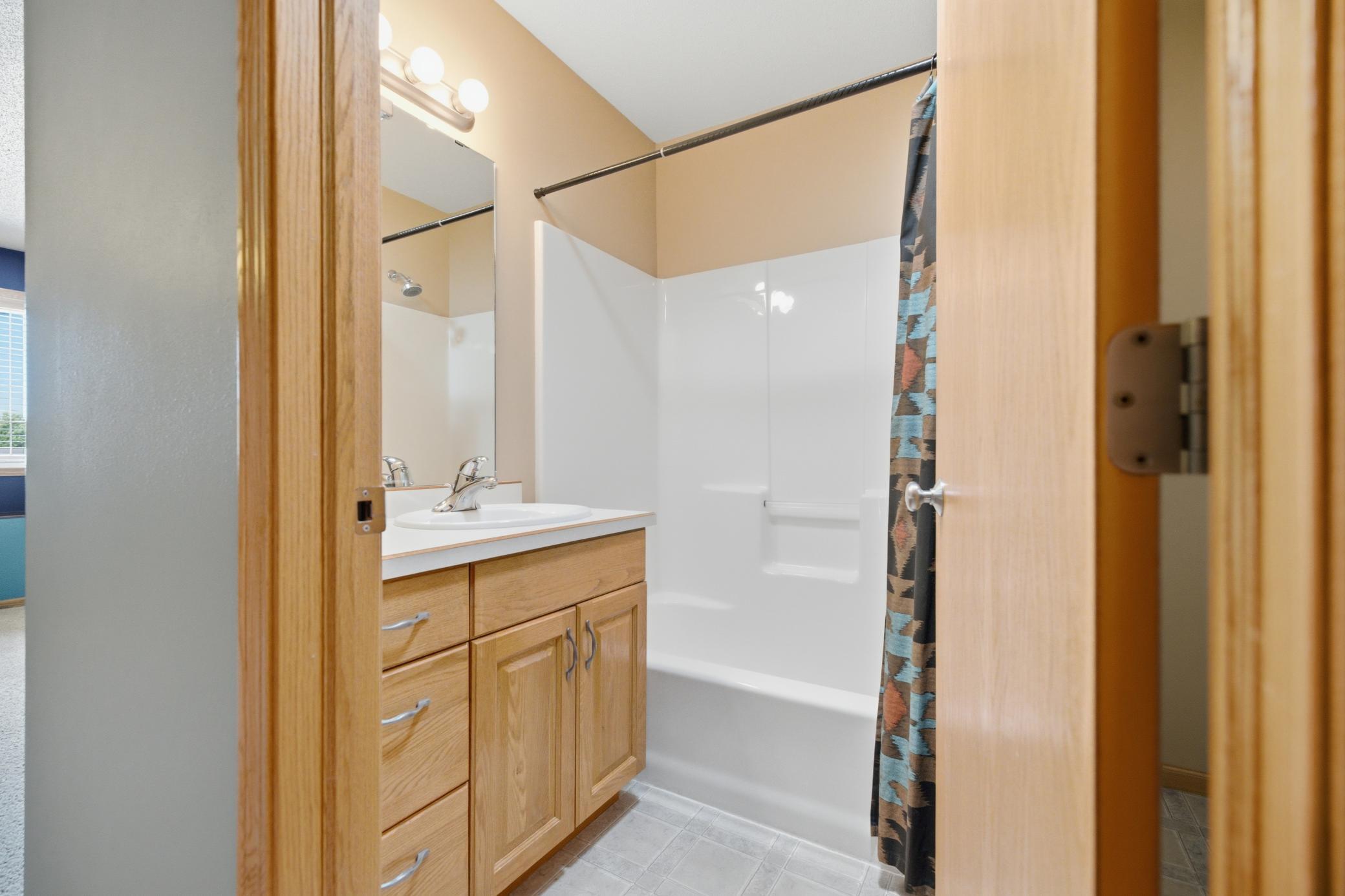 2003 single family home for sale at 507 19th Avenue W in West Fargo, ND — 3 bed, 3 bath (photo 31 of 68)