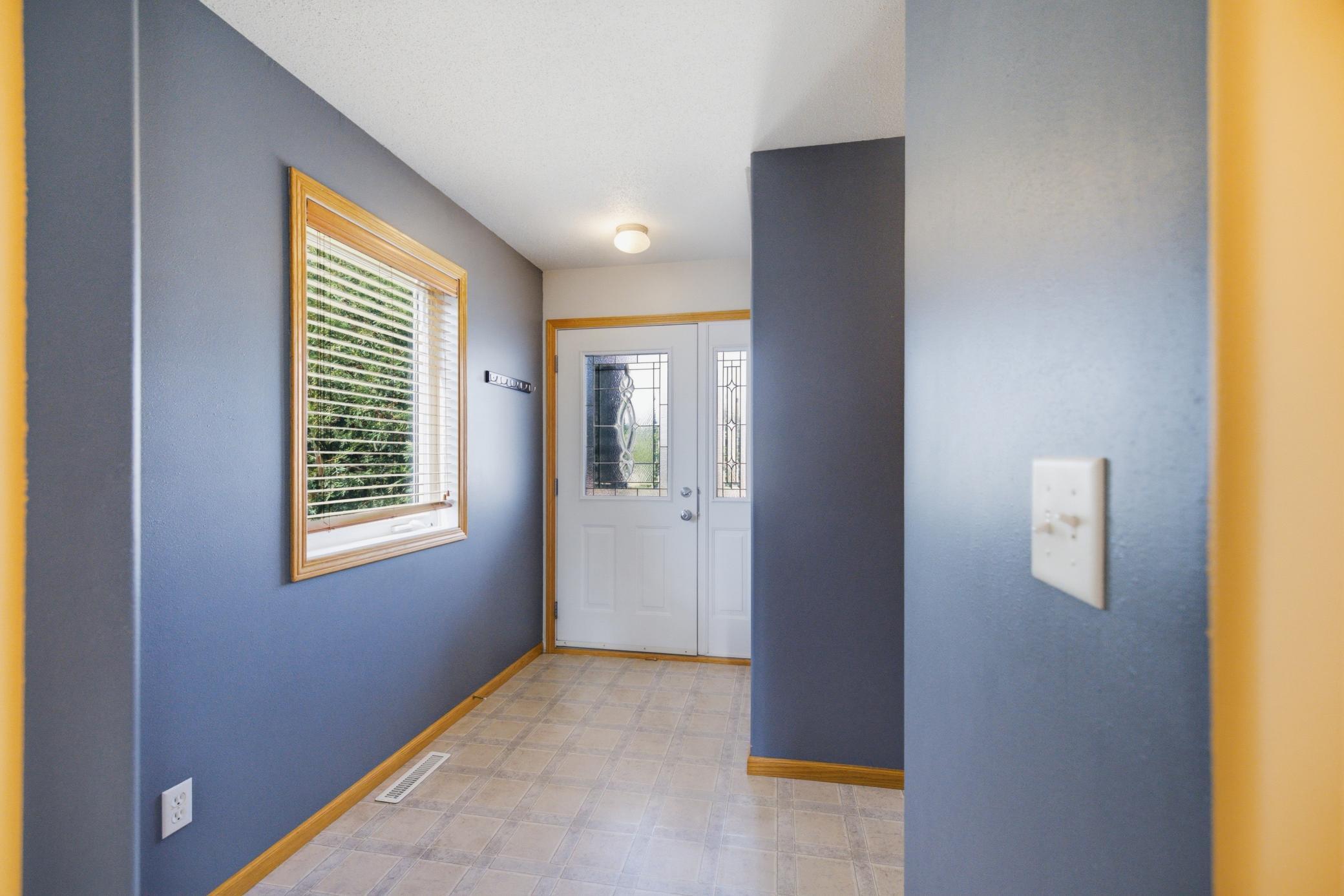 2003 single family home for sale at 507 19th Avenue W in West Fargo, ND — 3 bed, 3 bath (photo 6 of 68)