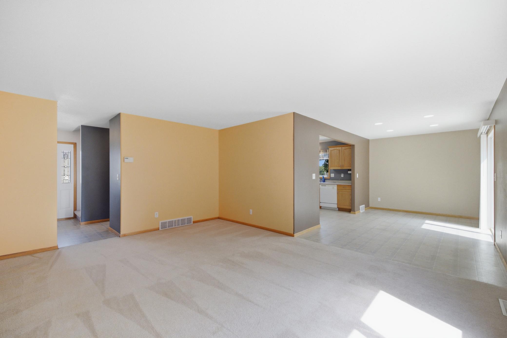2003 single family home for sale at 507 19th Avenue W in West Fargo, ND — 3 bed, 3 bath (photo 10 of 68)