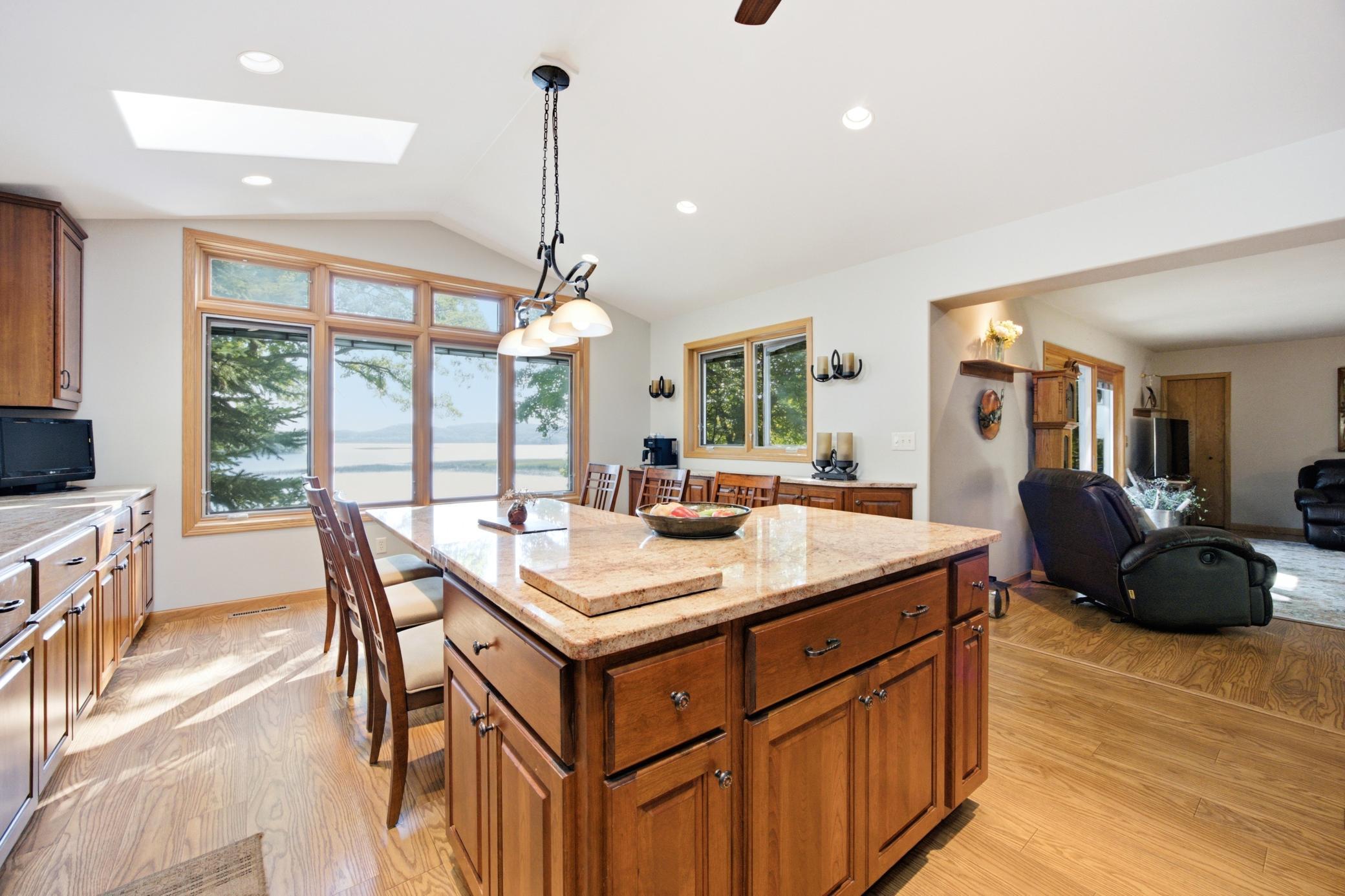 1991 single family home for sale at 39282 Moonlight Bay Trail in Pelican Rapids, MN — 4 bed, 6 bath (photo 16 of 96)