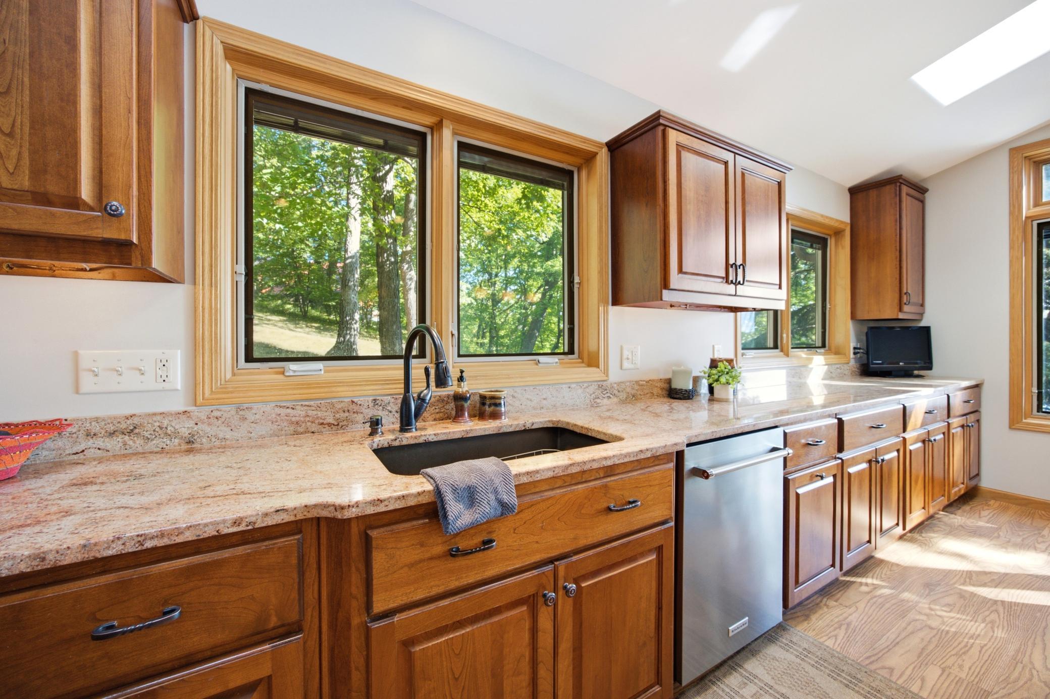 1991 single family home for sale at 39282 Moonlight Bay Trail in Pelican Rapids, MN — 4 bed, 6 bath (photo 18 of 96)