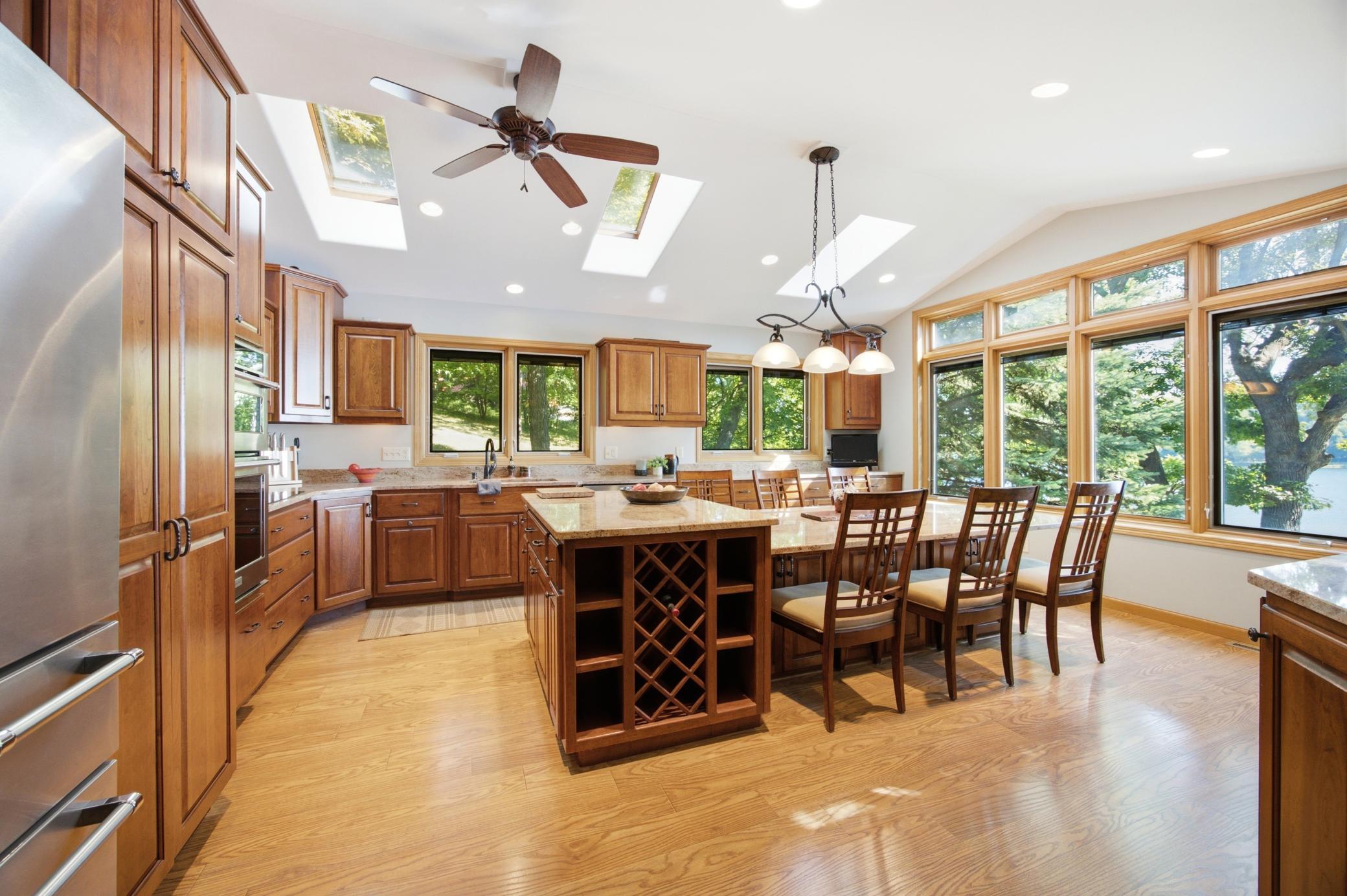 1991 single family home for sale at 39282 Moonlight Bay Trail in Pelican Rapids, MN — 4 bed, 6 bath (photo 10 of 96)