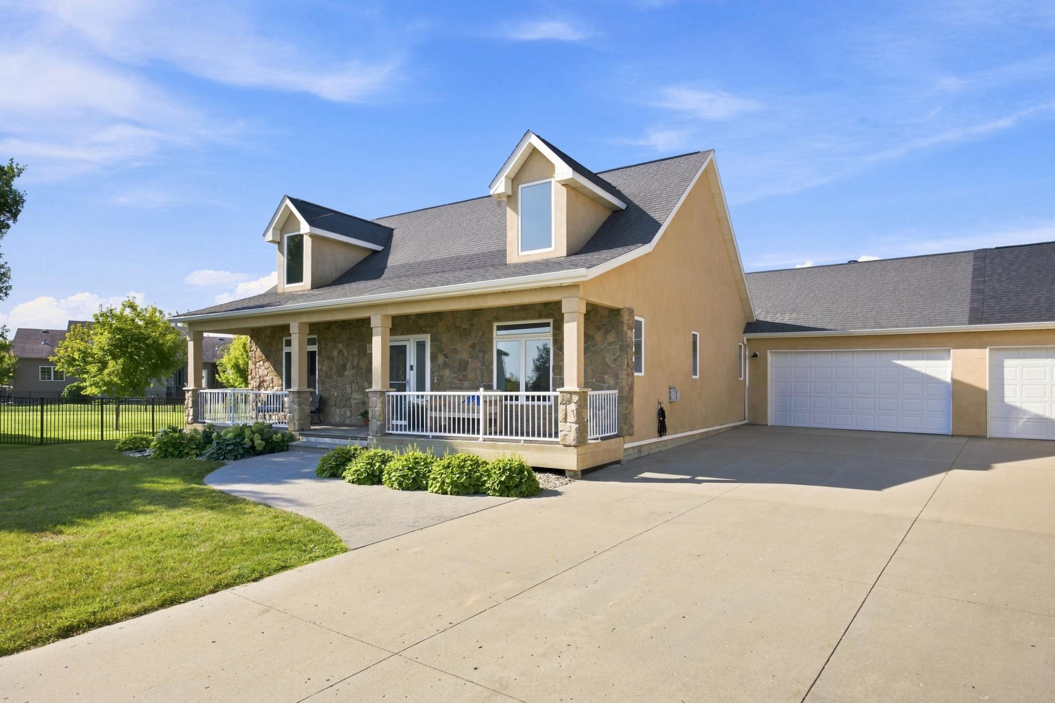 2008 twin home for sale at 823 Birdie Court in Mapleton, ND — 3 bed, 3 bath (photo 2 of 30)