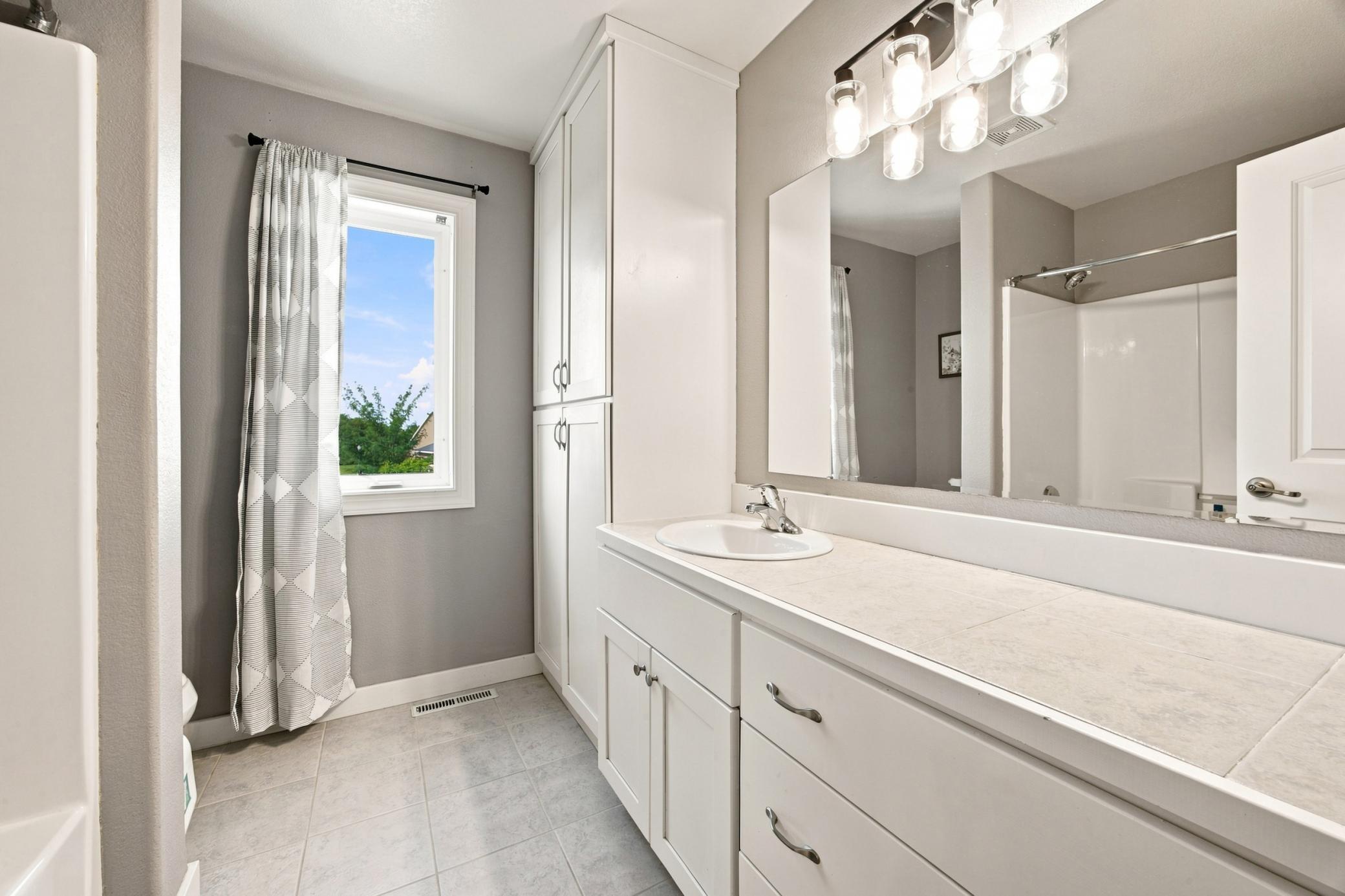 2008 twin home for sale at 823 Birdie Court in Mapleton, ND — 3 bed, 3 bath (photo 25 of 30)