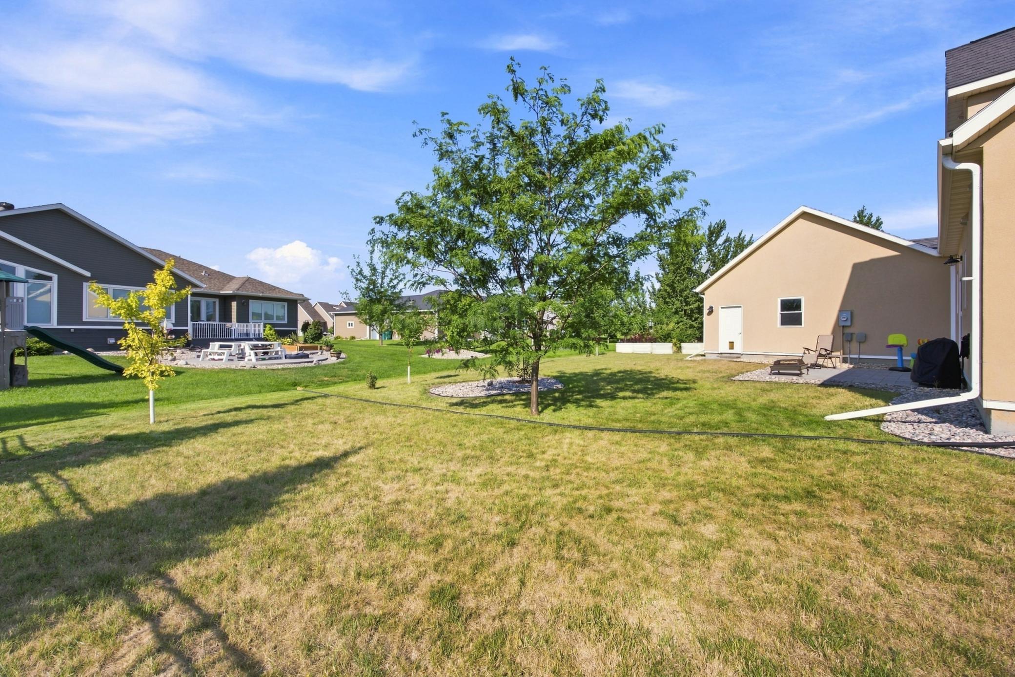 2008 twin home for sale at 823 Birdie Court in Mapleton, ND — 3 bed, 3 bath (photo 27 of 30)