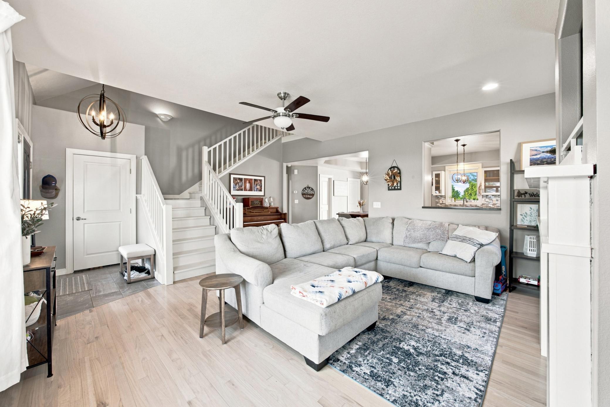 2008 twin home for sale at 823 Birdie Court in Mapleton, ND — 3 bed, 3 bath (photo 6 of 30)