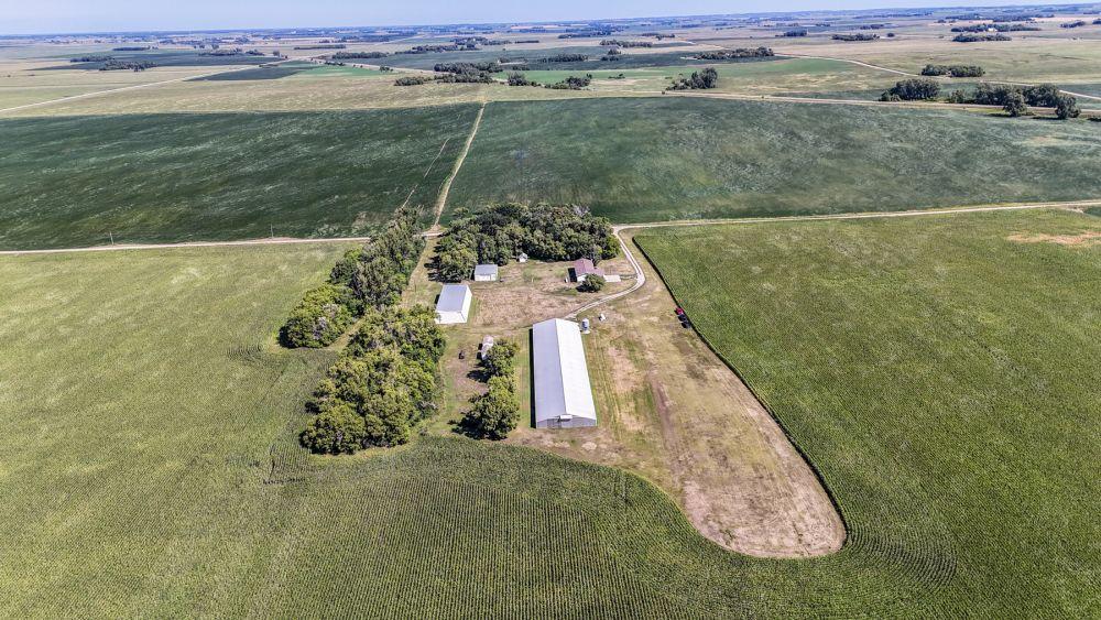 1986 single family home for sale at 3251 200th Street in Rothsay, MN — 4 bed, 2 bath (photo 3 of 49)