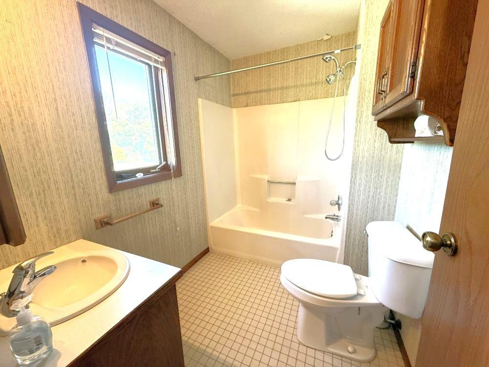 1986 single family home for sale at 3251 200th Street in Rothsay, MN — 4 bed, 2 bath (photo 37 of 49)