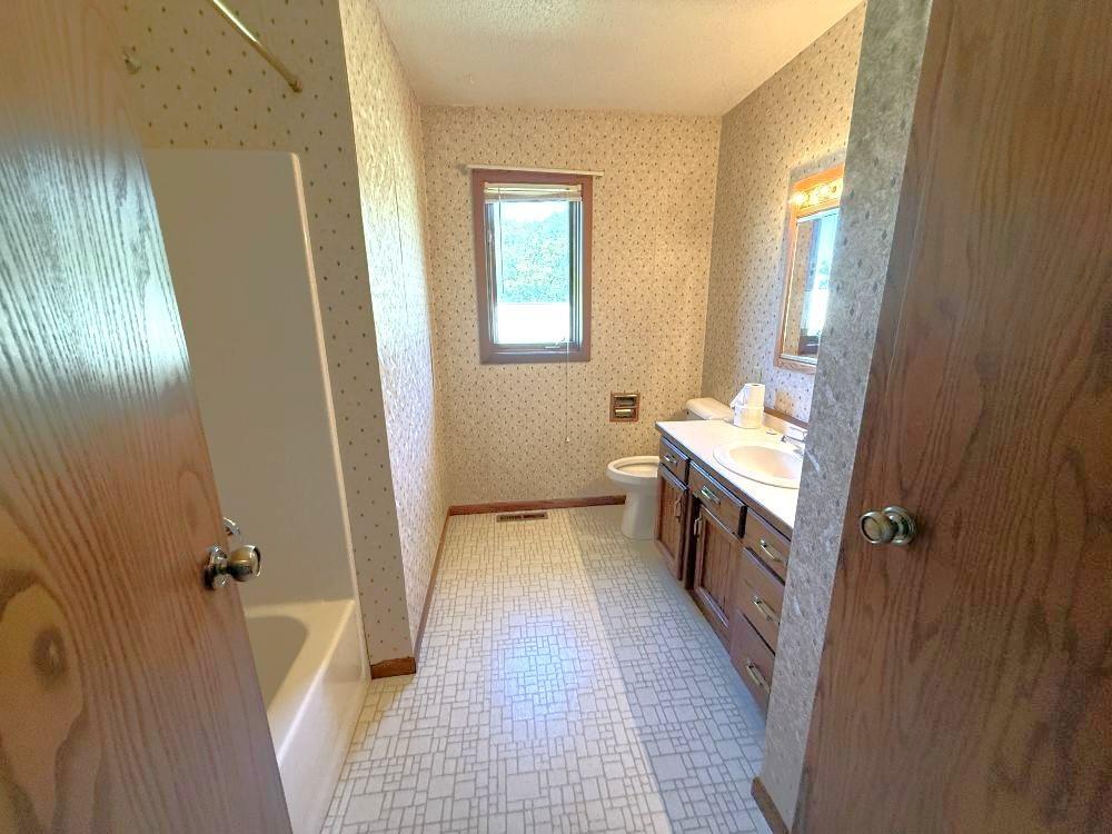 1986 single family home for sale at 3251 200th Street in Rothsay, MN — 4 bed, 2 bath (photo 40 of 49)
