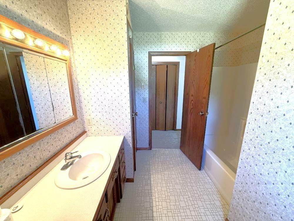 1986 single family home for sale at 3251 200th Street in Rothsay, MN — 4 bed, 2 bath (photo 41 of 49)